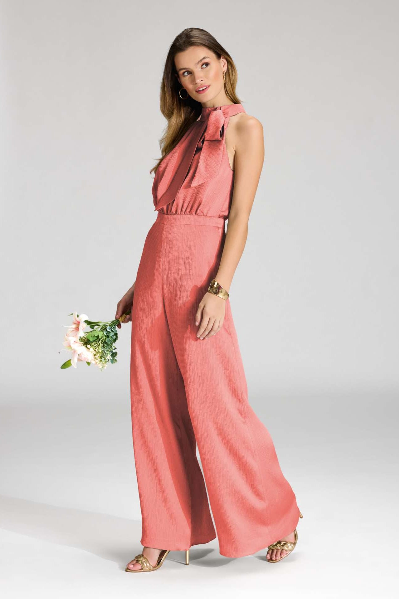 Jumpsuit mit Schluppe aus gehämmertem Satin