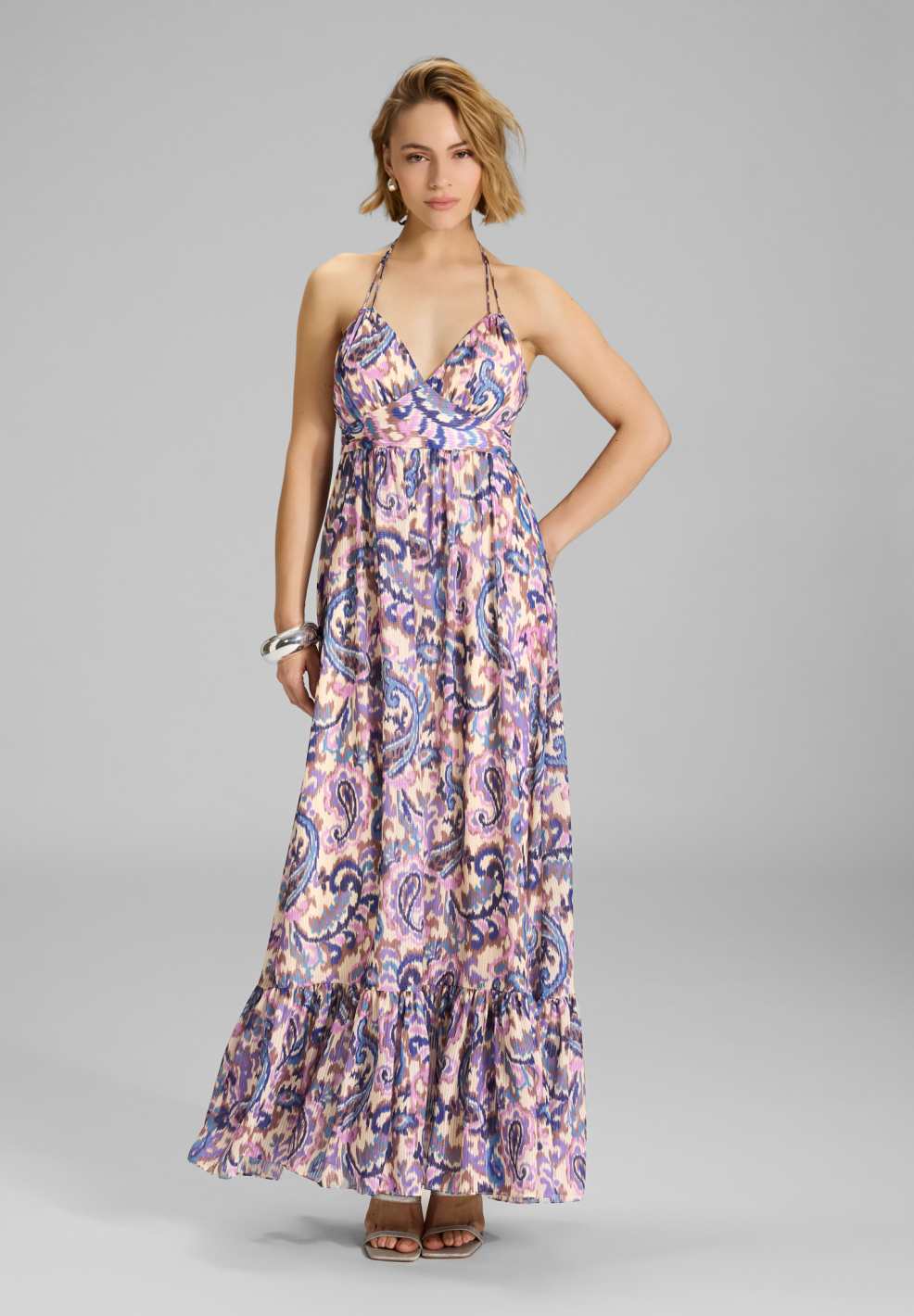 Neckholder Maxi Kleid aus bedrucktem Chiffon mit Glitzerstreifen Champagne Cream