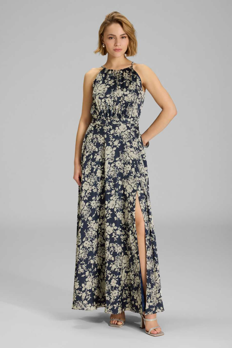 Maxikleid aus floral bedrucktem Satin mit Zierträger Sapphir Blue