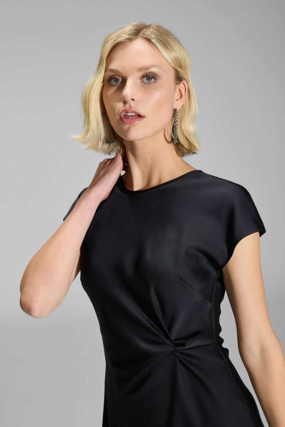 Slip Dress aus Satin mit Twist Detail