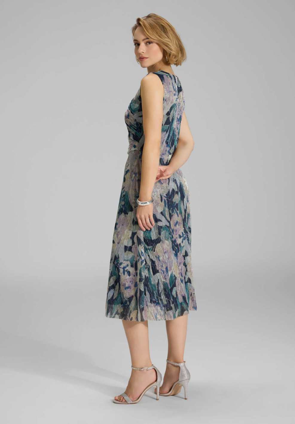 Midi Kleid mit diagonaler Drapierung aus bedrucktem Plissee Jersey