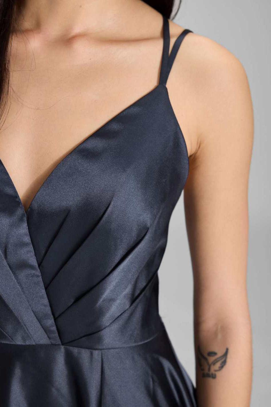 Satinkleid mit Beinschlitz