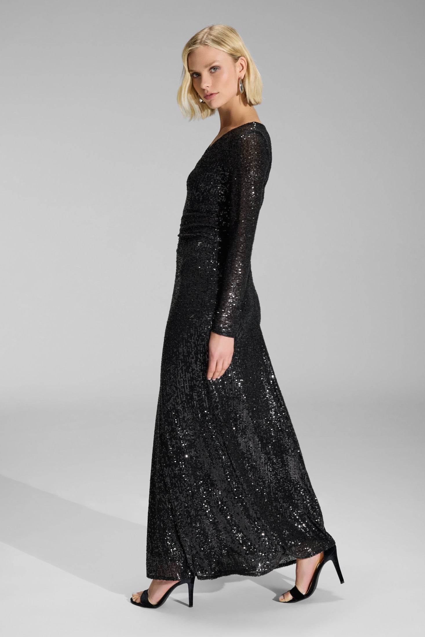 Abendkleid aus elastischem Paillettenstoff