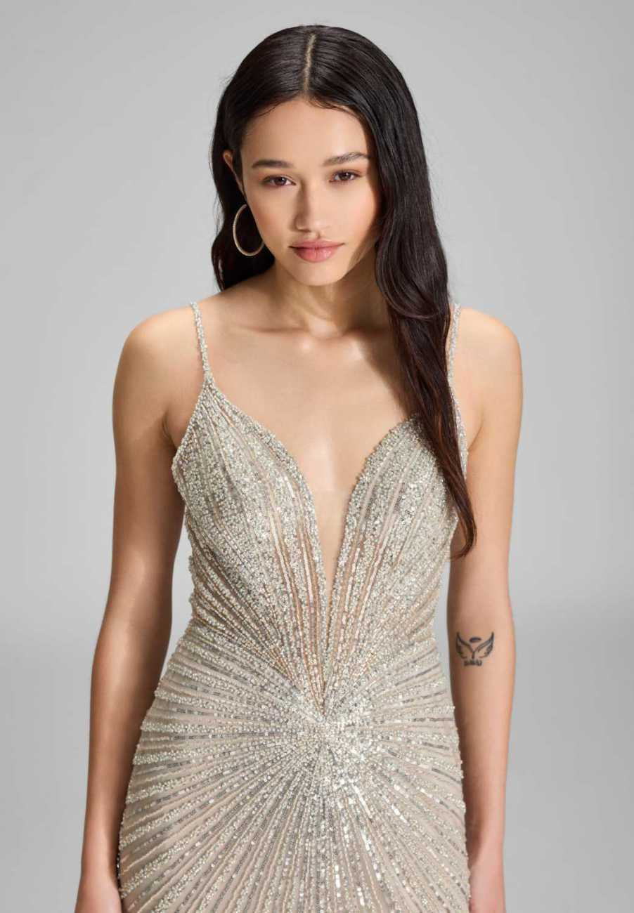 Abendkleid mit all-over Stickerei