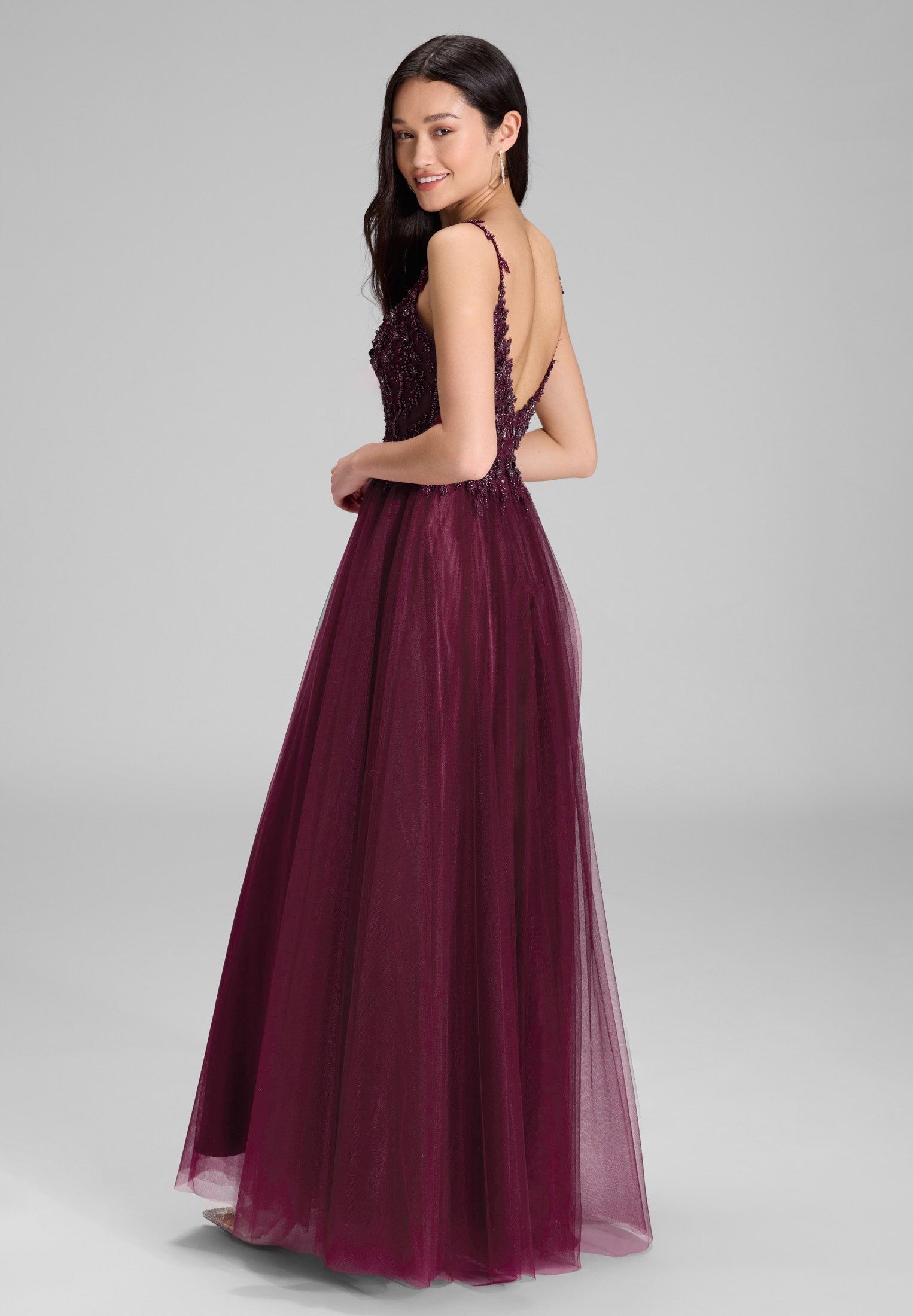 Ausgestelltes Tüllkleid mit Stickerei