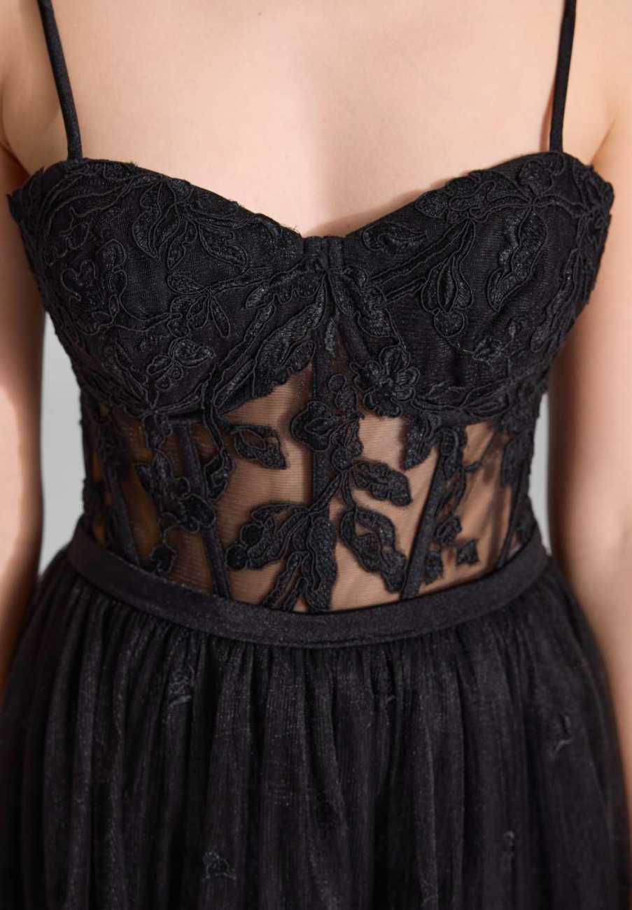 Tüllkleid mit semitransparentem Rock und kurzer Jerseyhose