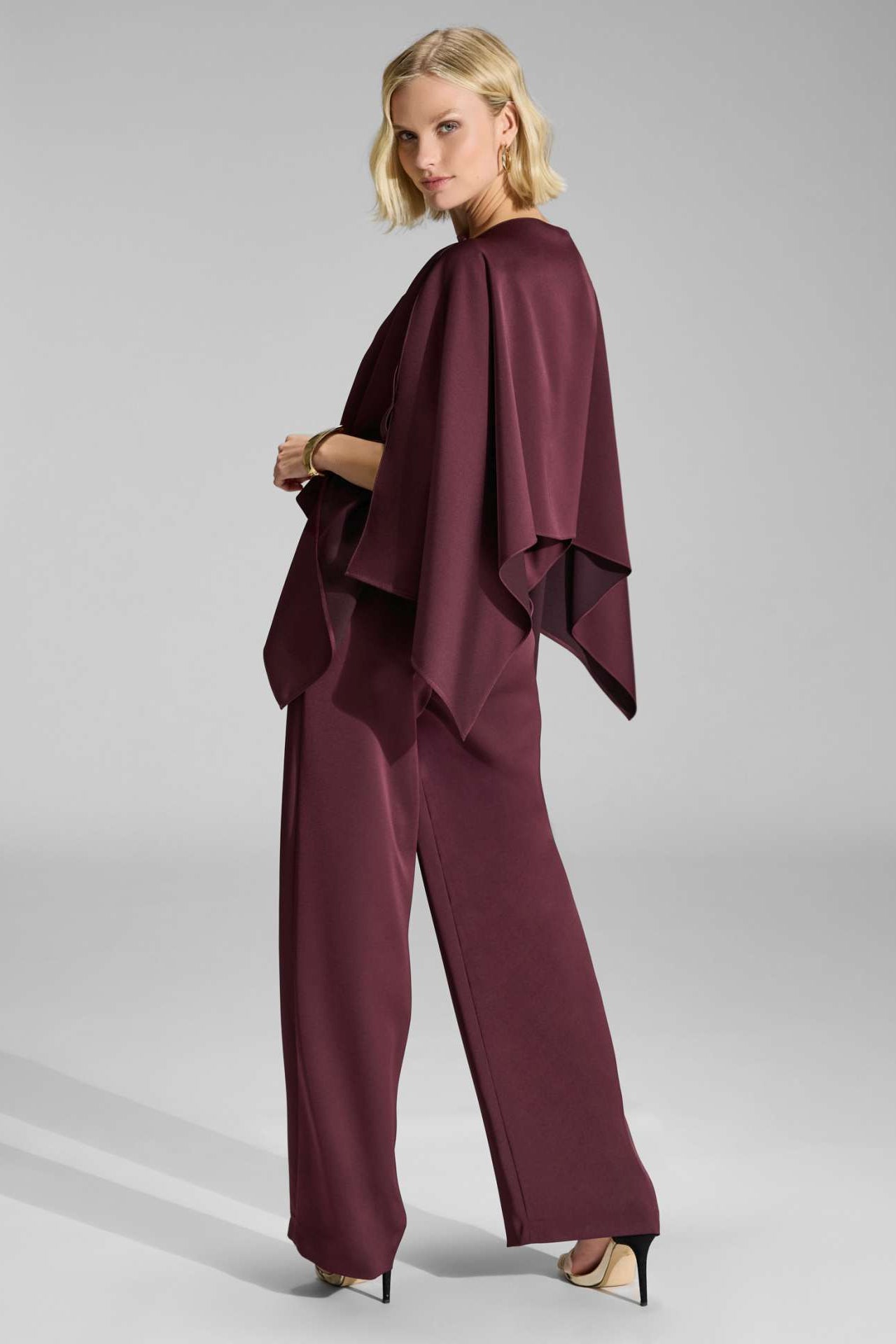 Hose aus Satin mit geradem Bein und Taschen