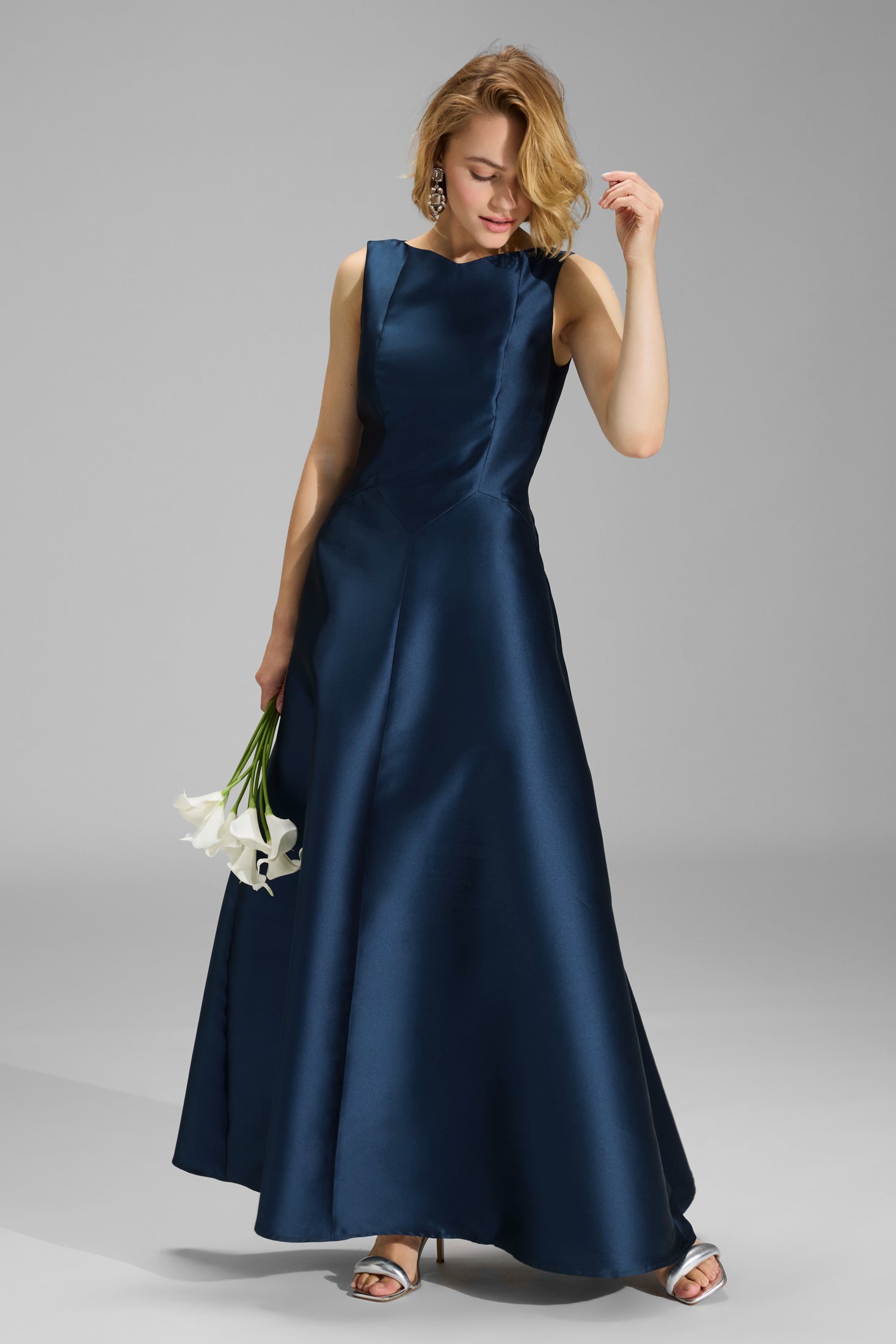 Robenartiges Abendkleid mit Eingrifftaschen