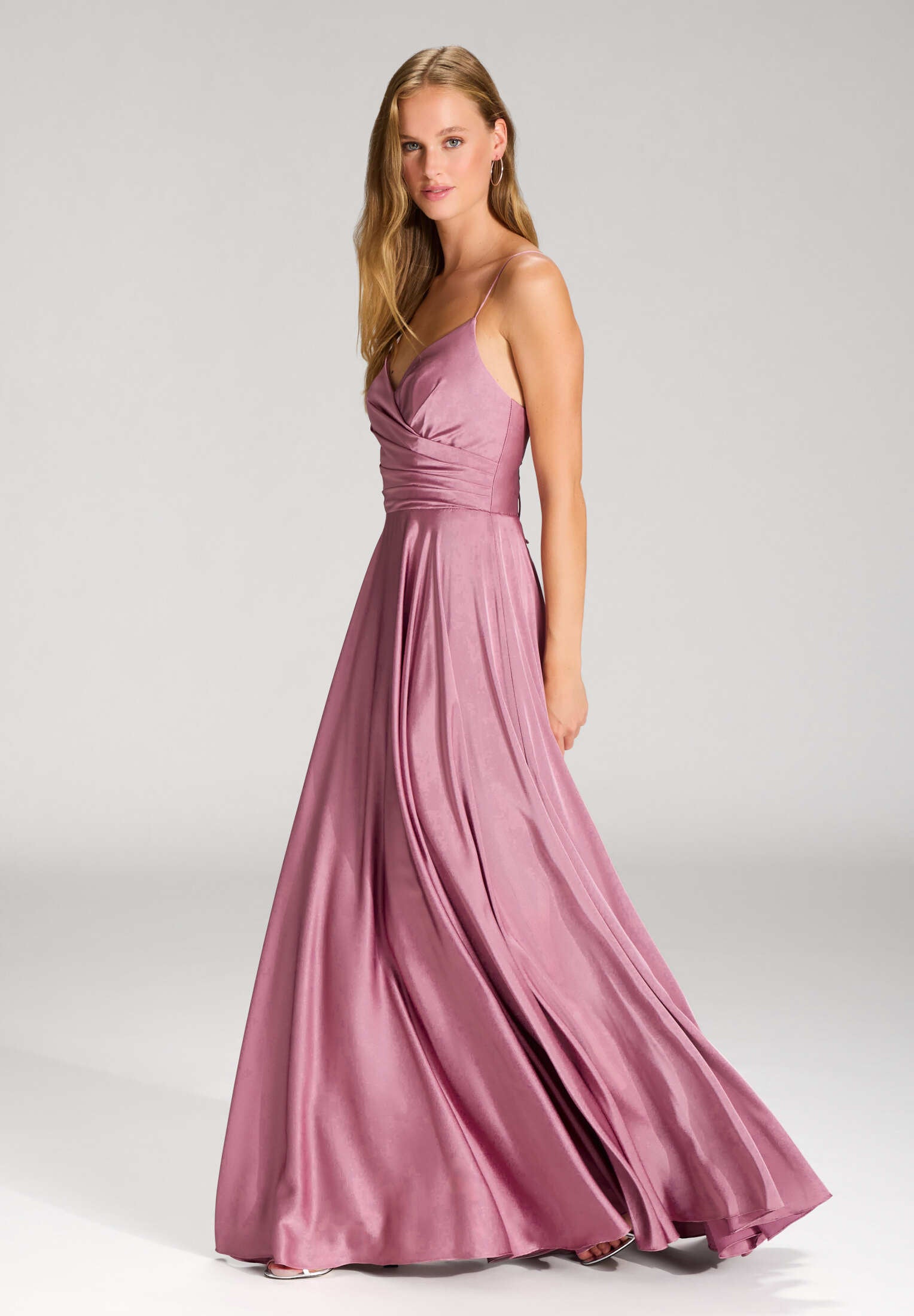 Satinkleid mit Schnürung am Rücken