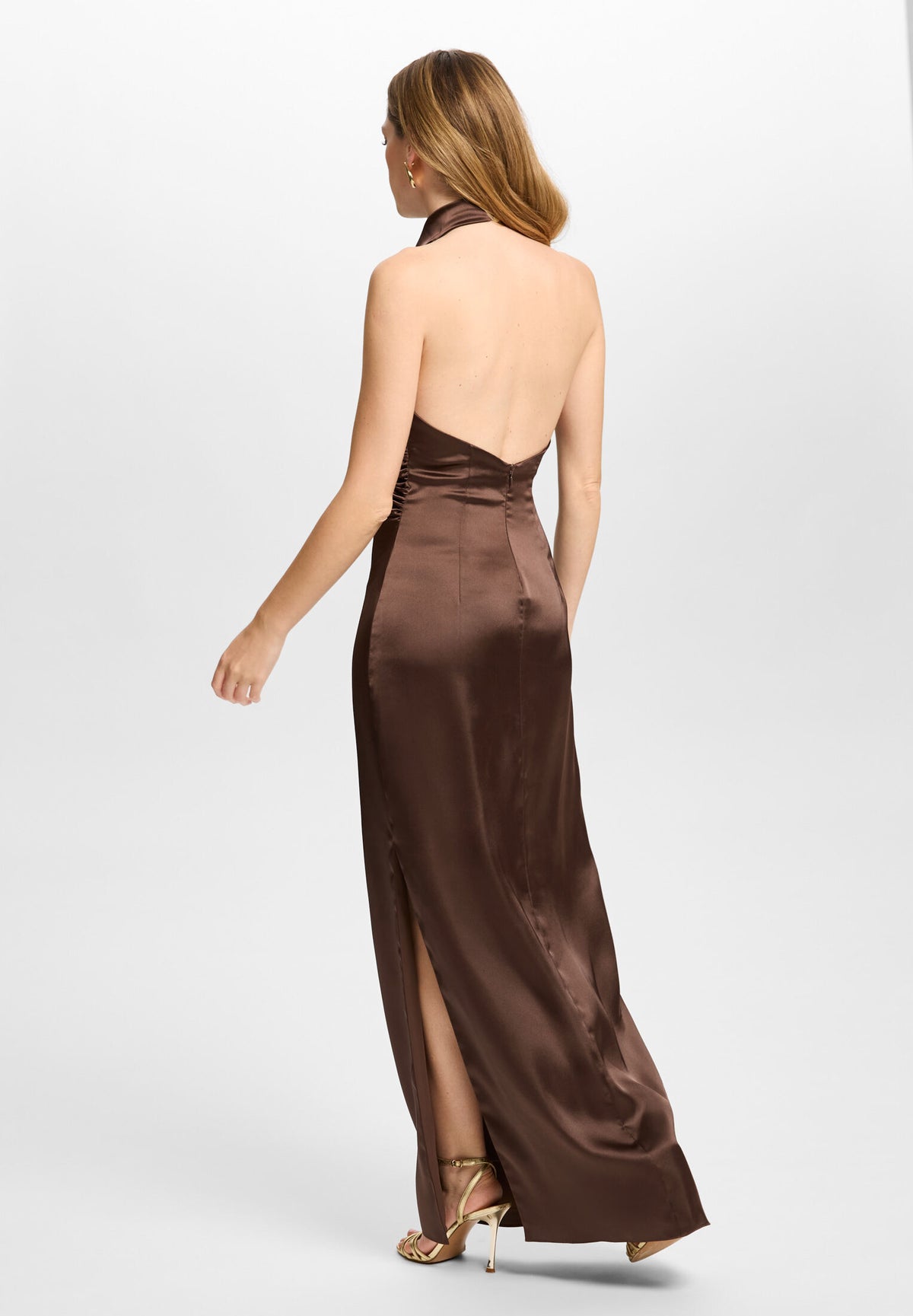 Figurbetontes Abendkleid aus Stretch Satin mit Drapierung am Kragen