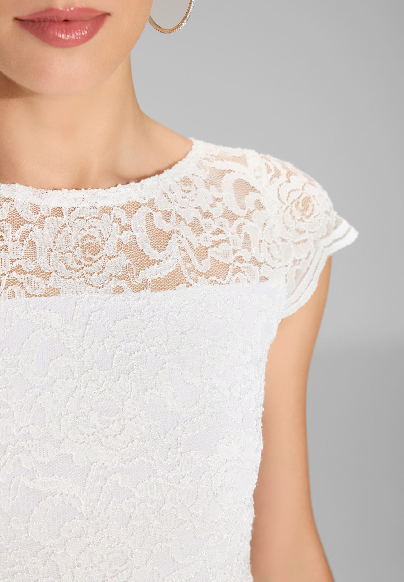 Zweifarbiges Cocktailkleid aus Spitze-Chiffon-Mix