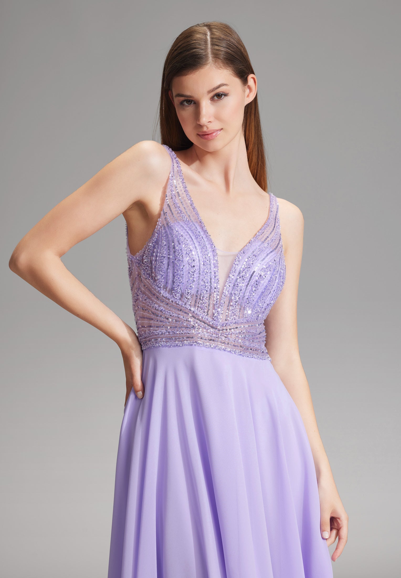 Midilanges Cocktailkleid aus Materialmix