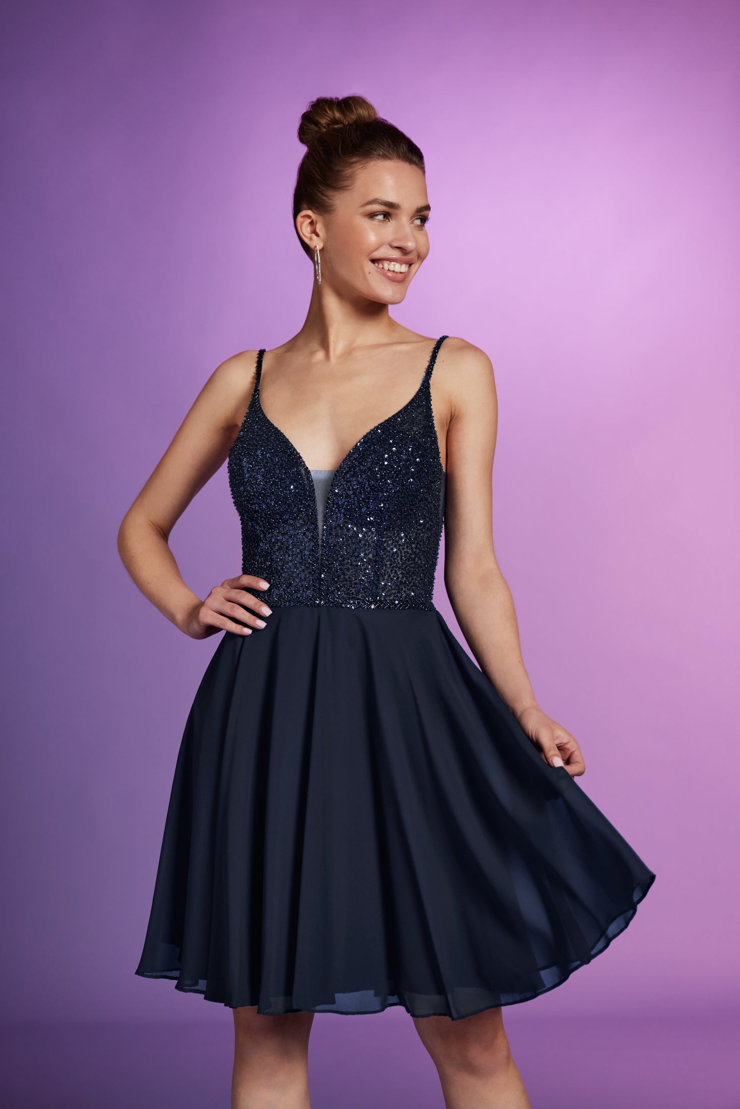 Cocktailkleid mit tonaler Stickerei