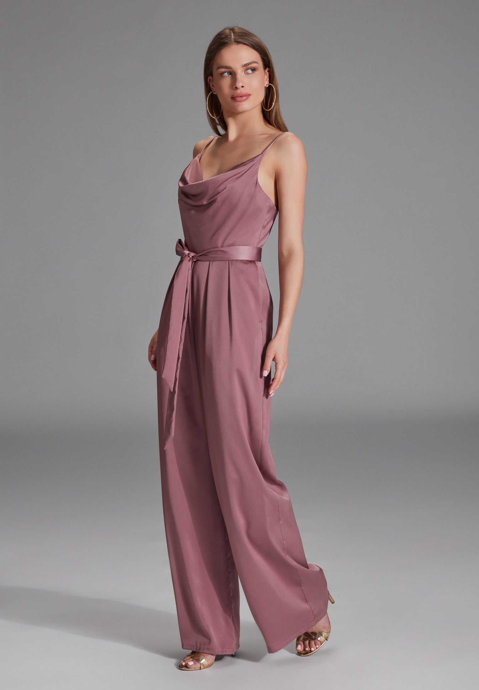 Satin Jumpsuit mit Bindegürtel