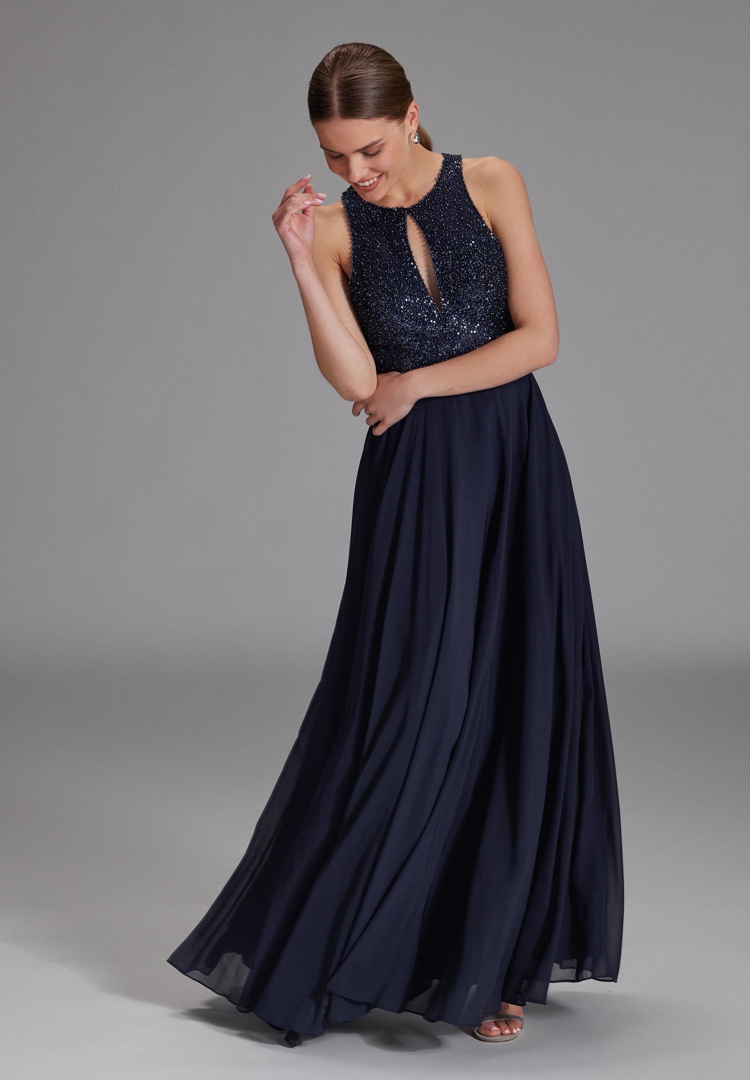 Abendkleid mit Stickerei und Cut-Out Detail navy