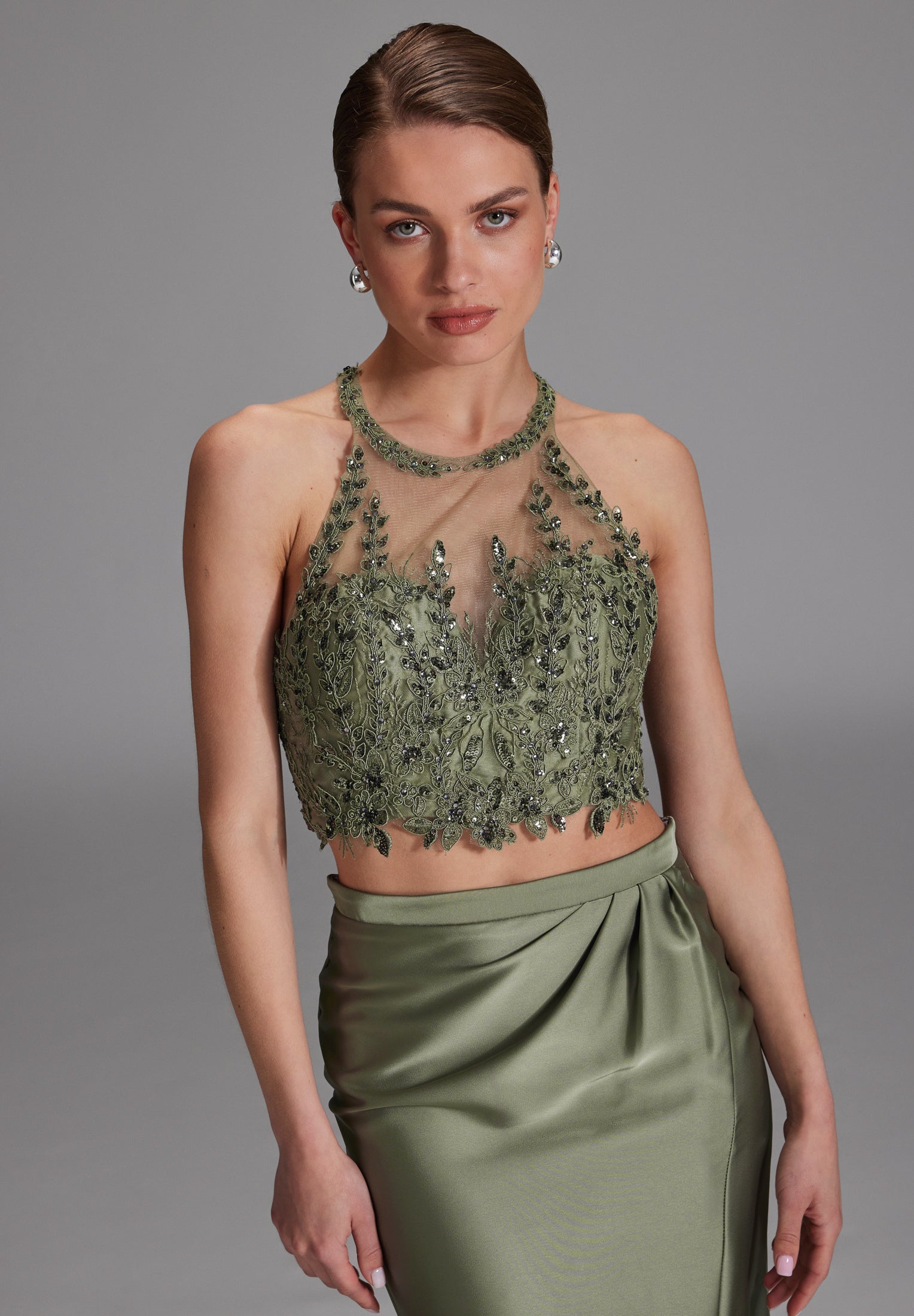 Two-piece Kleid mit langen Satinrock