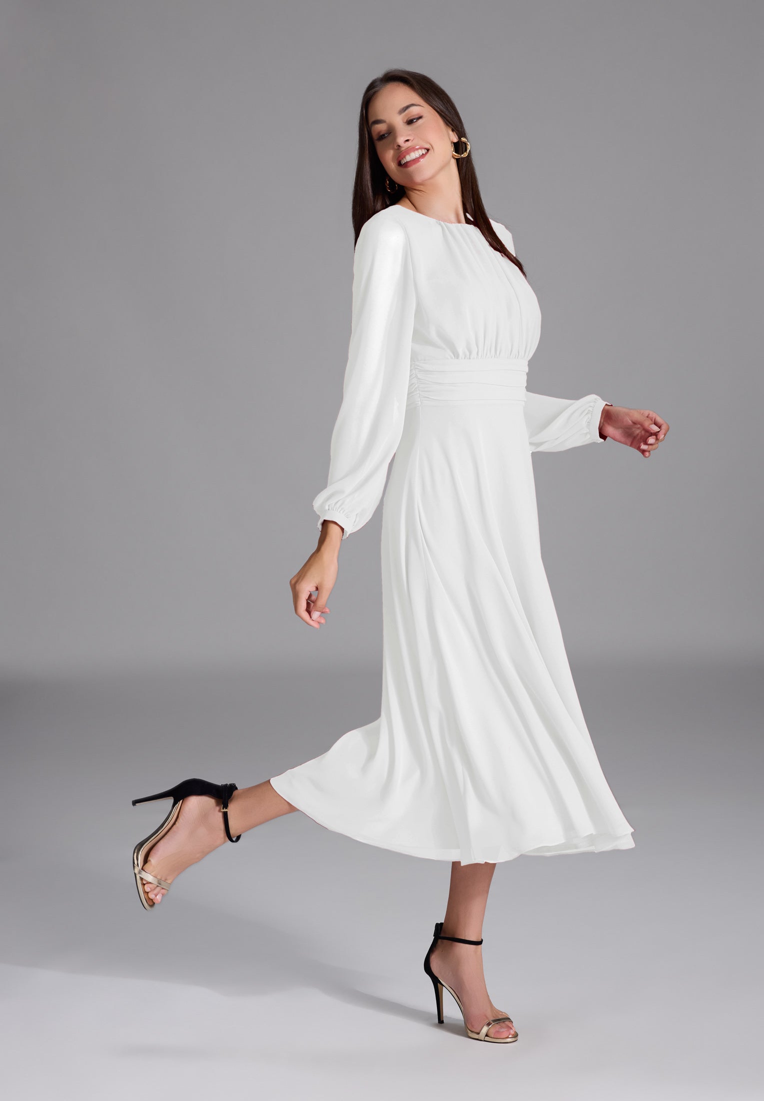 Tailliertes Midi Kleid aus Chiffon mit langen Ärmeln