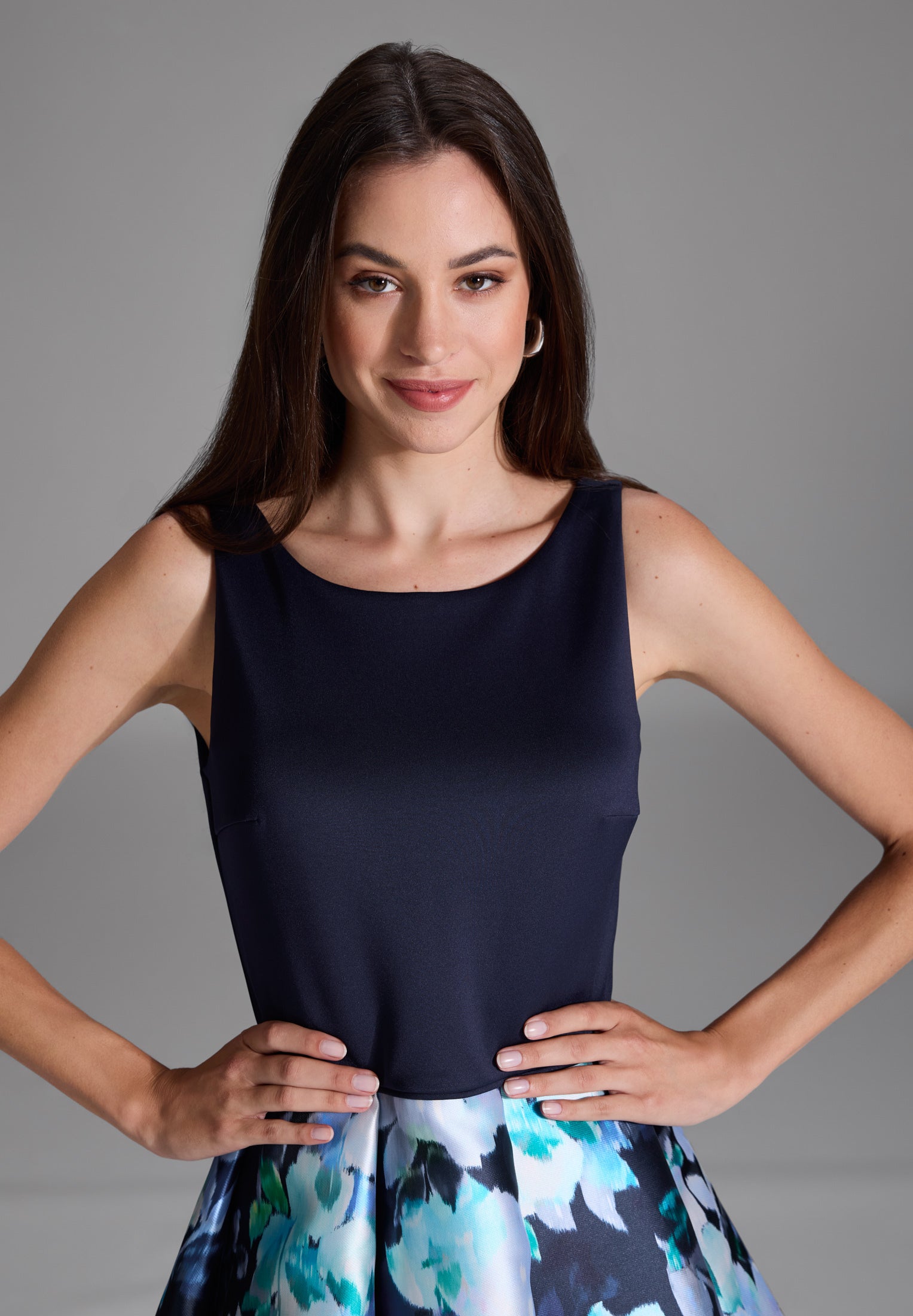 Cocktailkleid mit Rock aus bedrucktem Twill