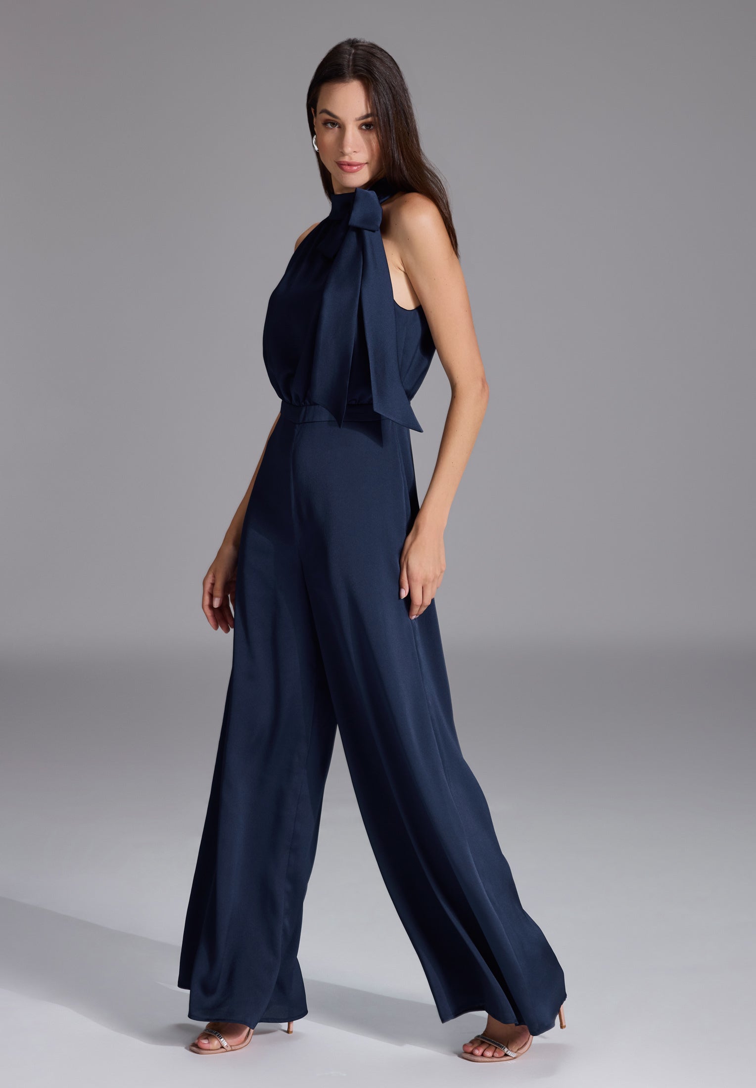 Ärmelloser Jumpsuit mit Schluppe
