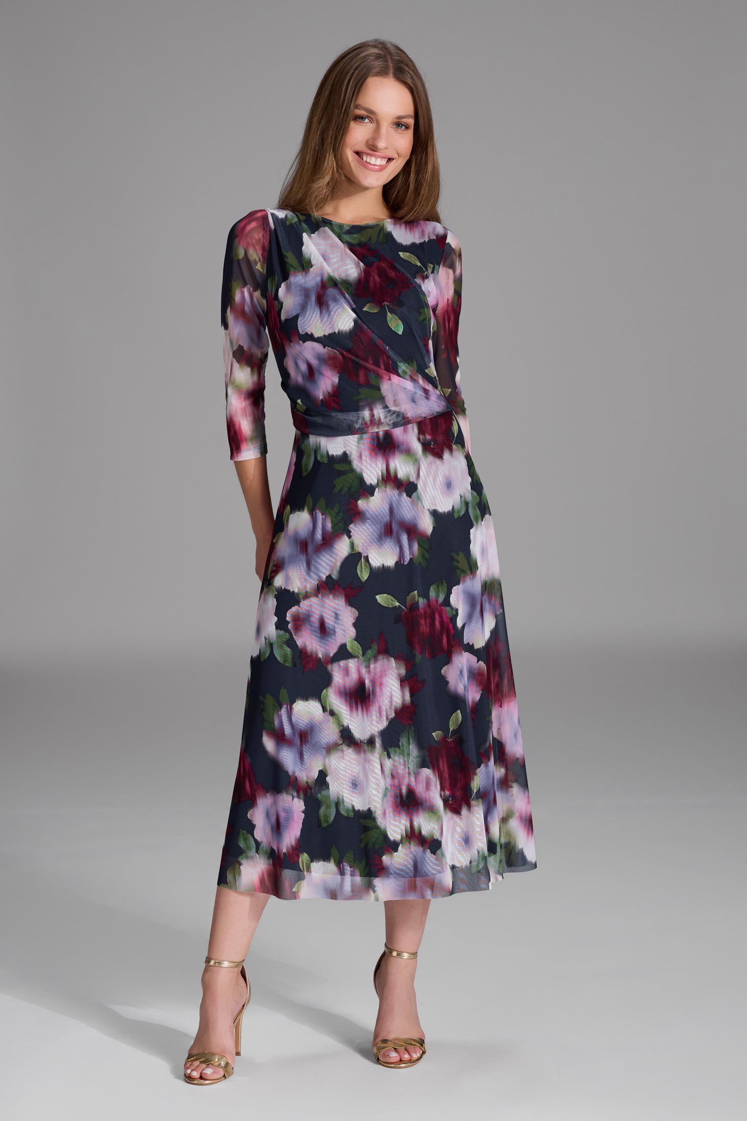 Midi Kleid aus bedrucktem Mesh mit Drapierung im Oberteil navy | ruby red