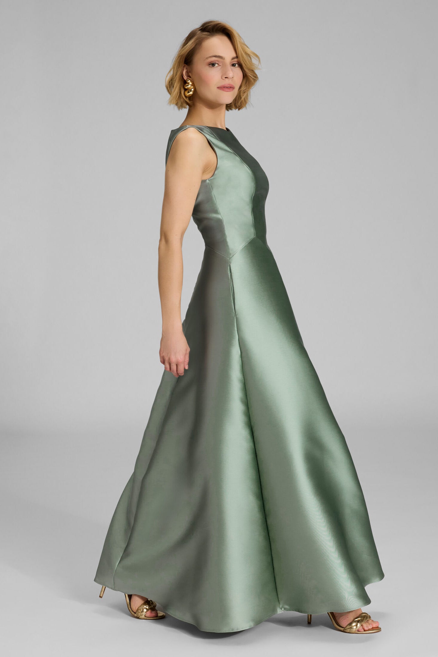 Robenartiges Abendkleid mit Eingrifftaschen