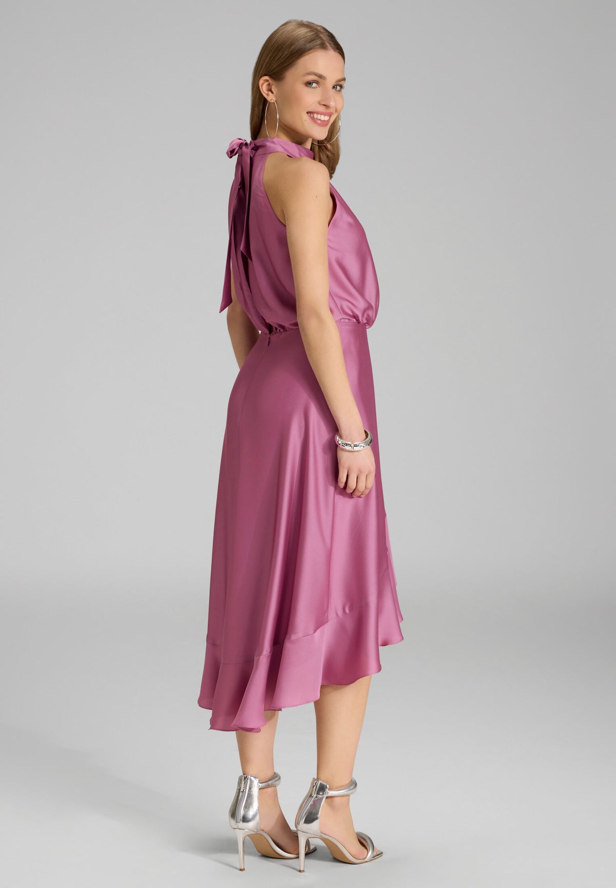 Cocktailkleid aus Satin mit Volant