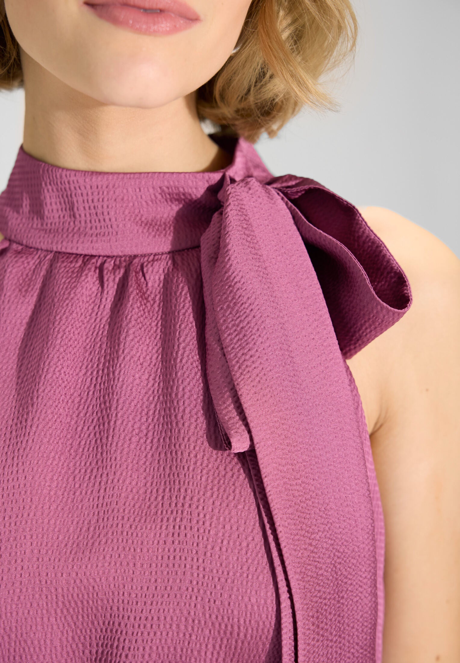 Jumpsuit mit Schluppe aus Satin