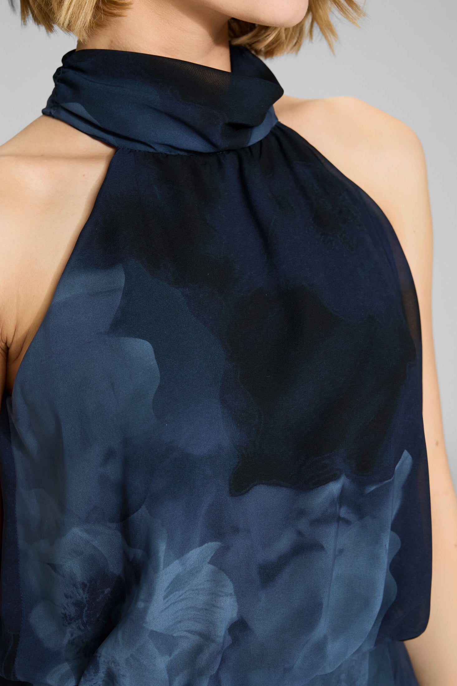 Abendkleid mit blusigem Top aus floral bedrucktem Chiffon