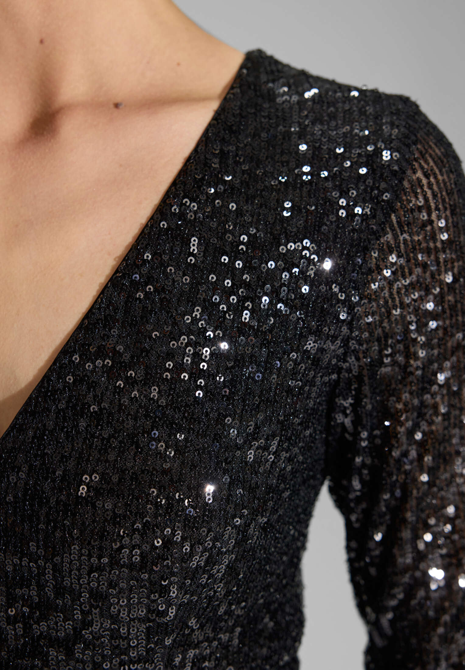 Gerafftes Abendkleid aus elastischer Paillette