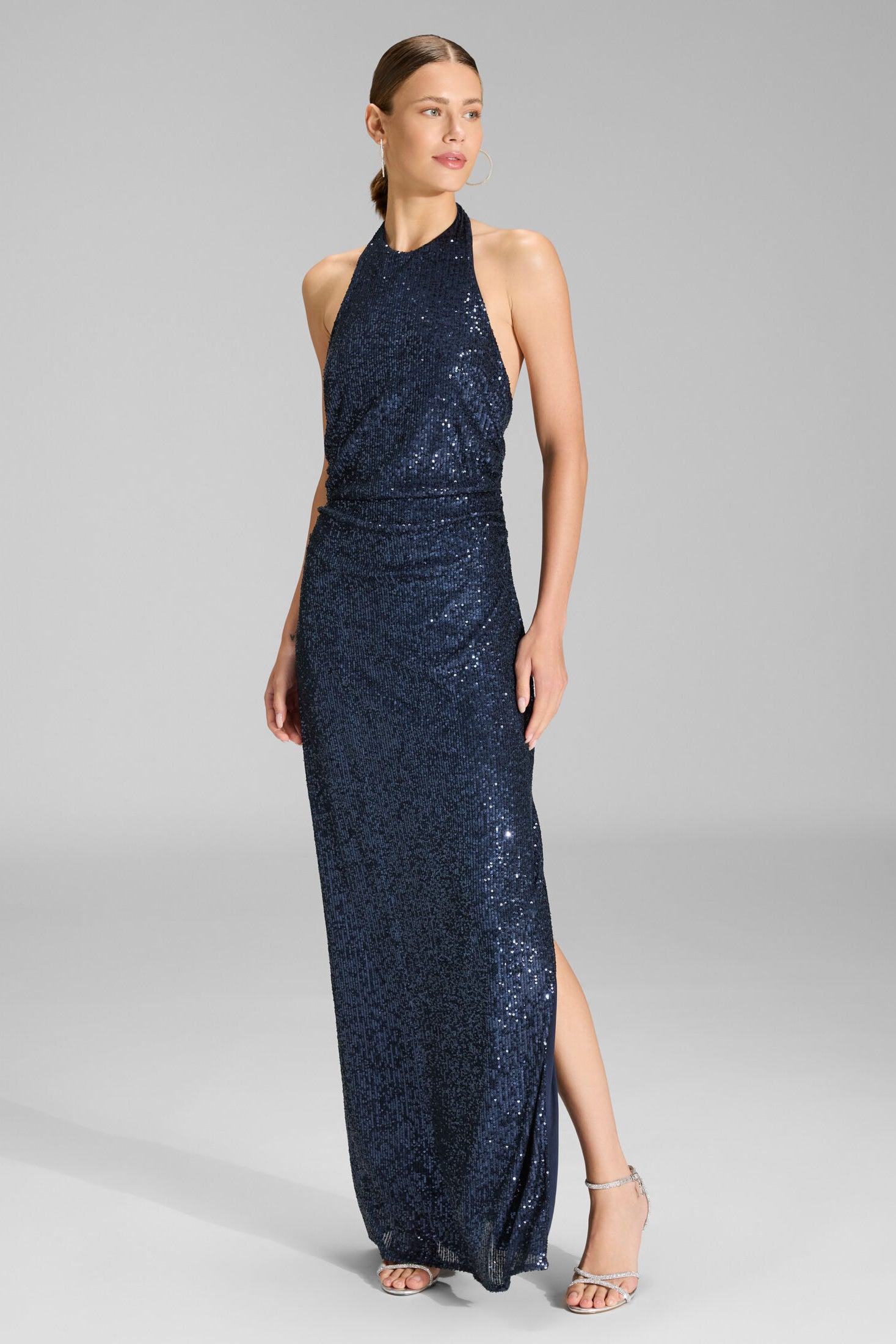 Figurbetontes Abendkleid aus elastischer Paillette mit amerikanischem Ausschnitt navy