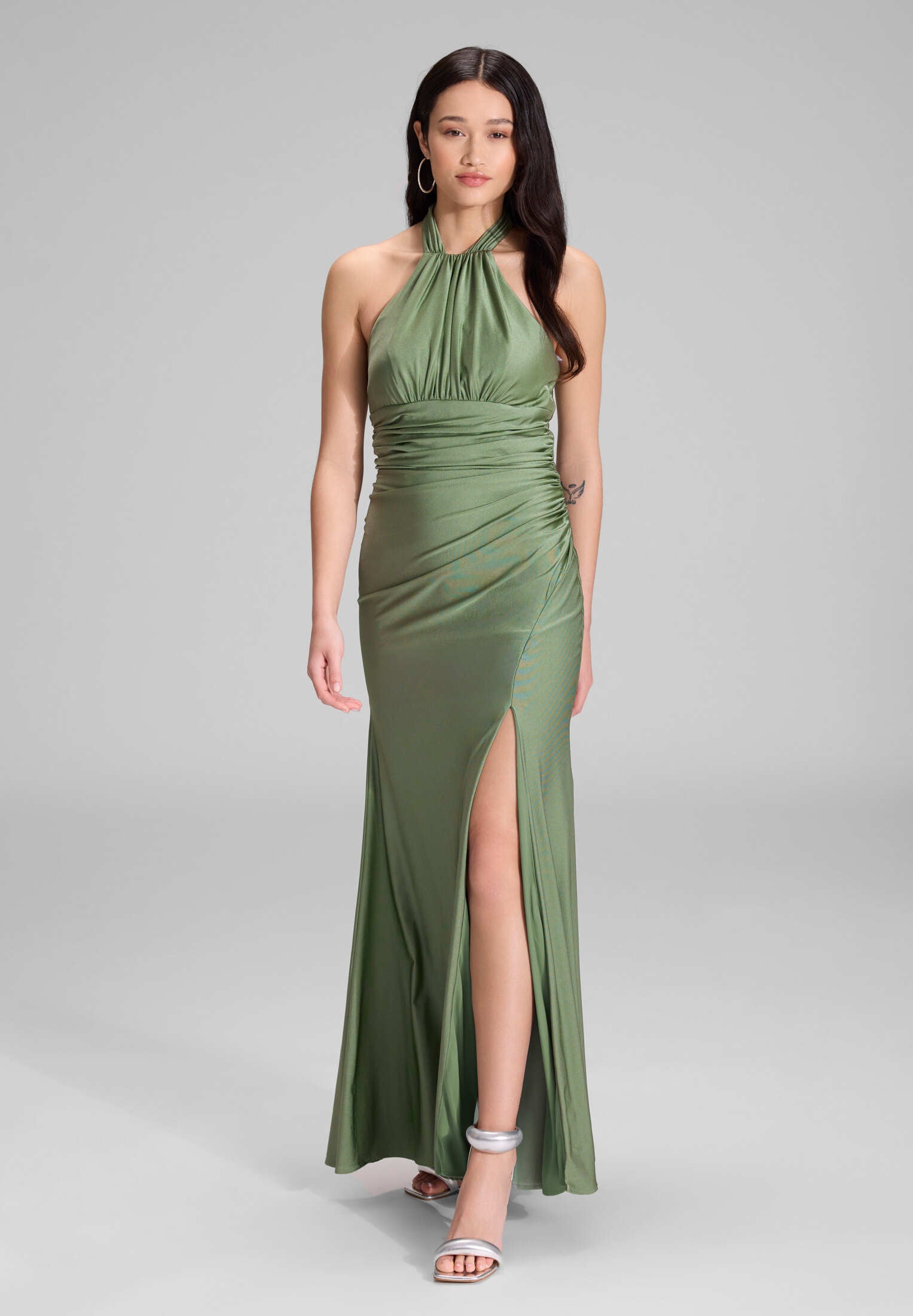 Figurbetontes Neckholder-Kleid aus Jersey matcha green