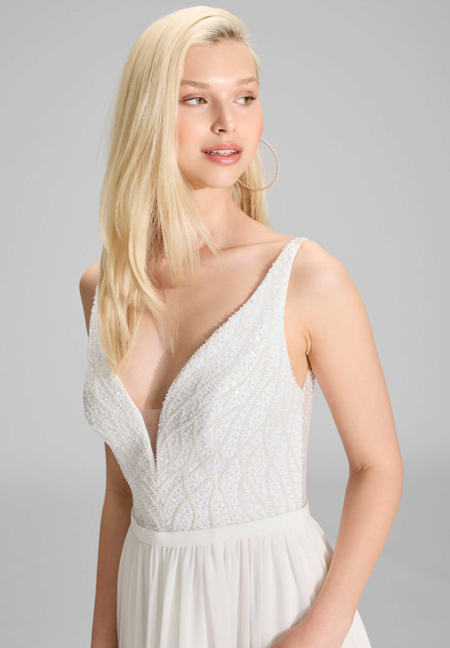 Abendkleid mit Chiffonrock und Stickerei