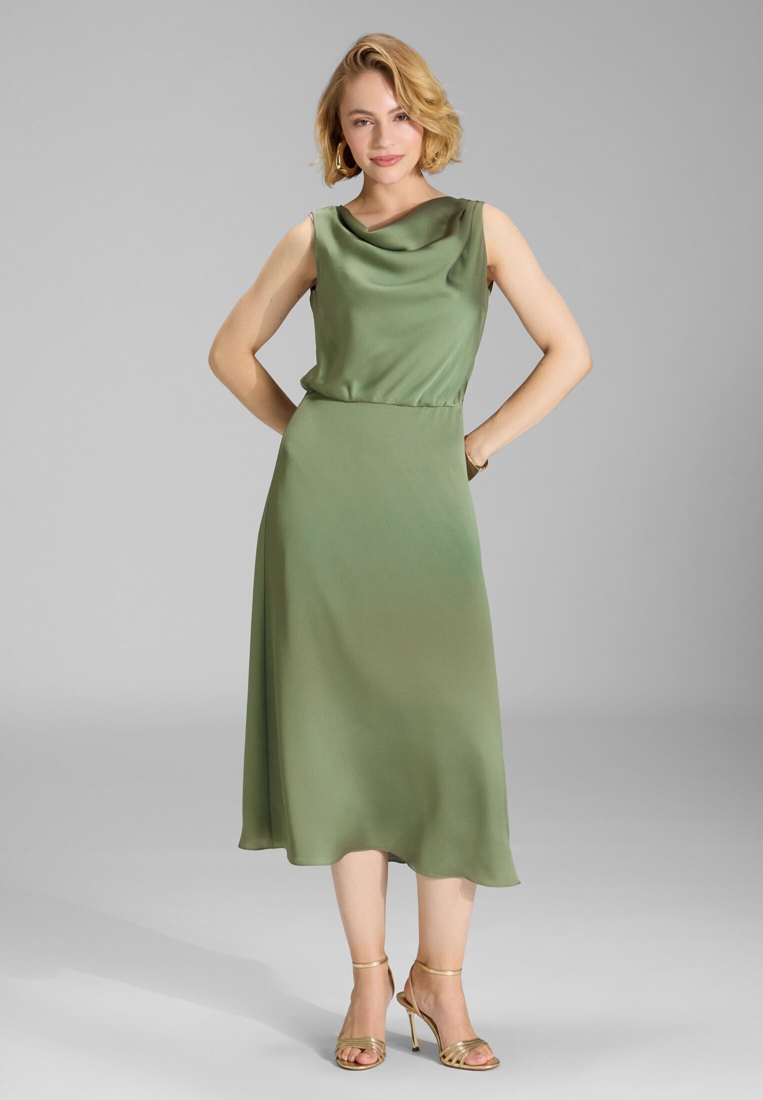 Cocktailkleid aus Satin mit Wasserfall Ausschnitt matcha green