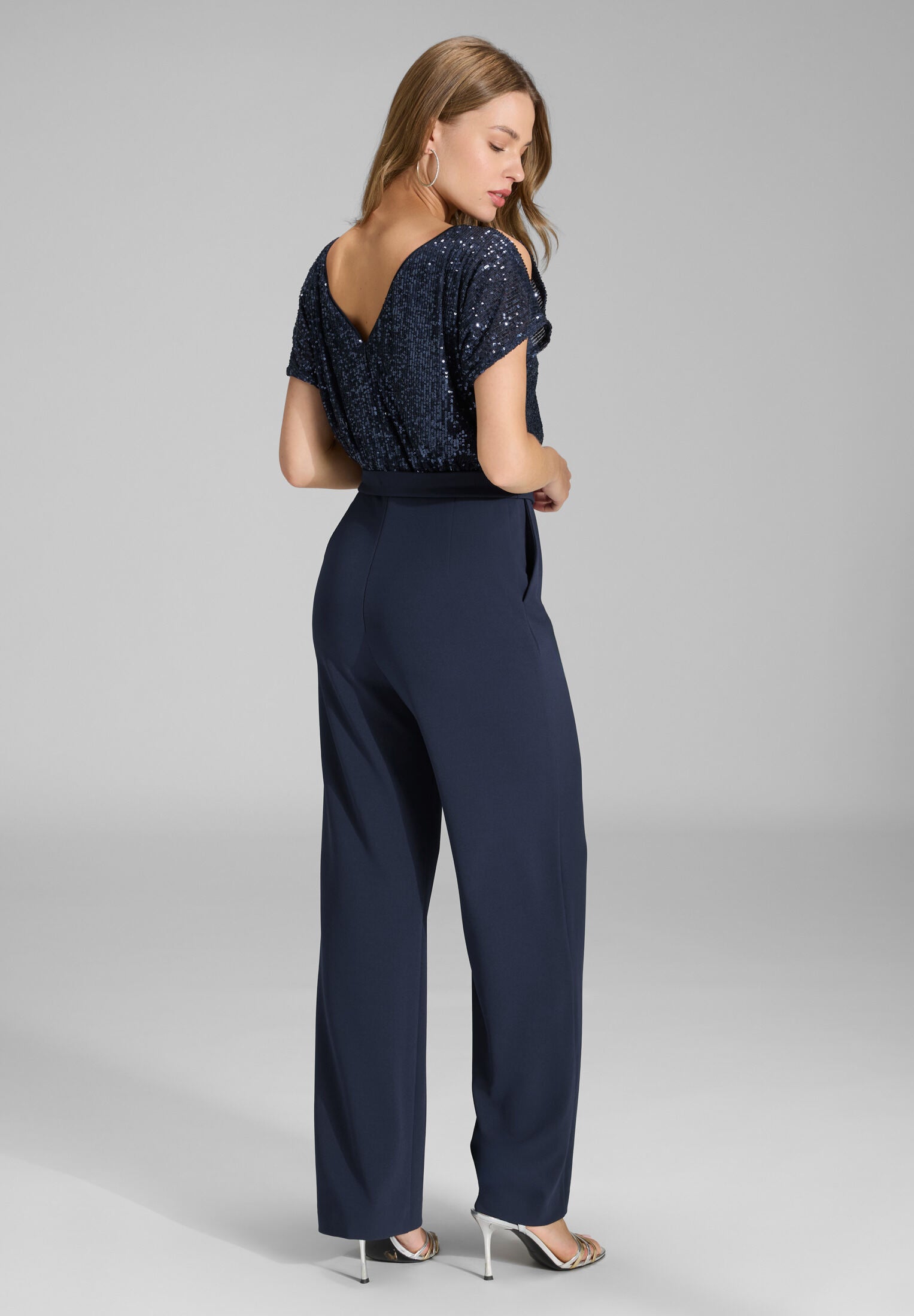 Jumpsuit mit Cut-Outs und weitem Bein