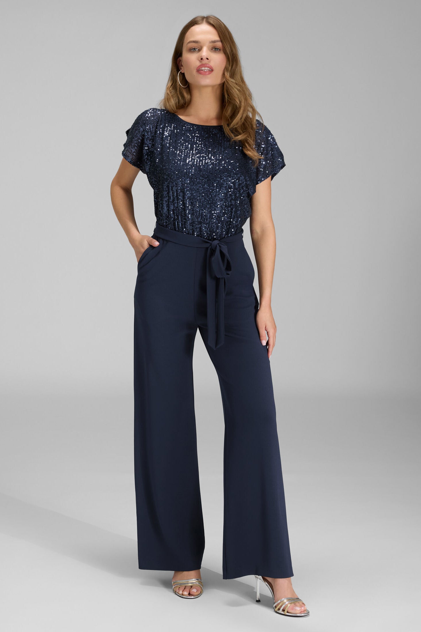 Jumpsuit mit Cut-Outs und weitem Bein navy