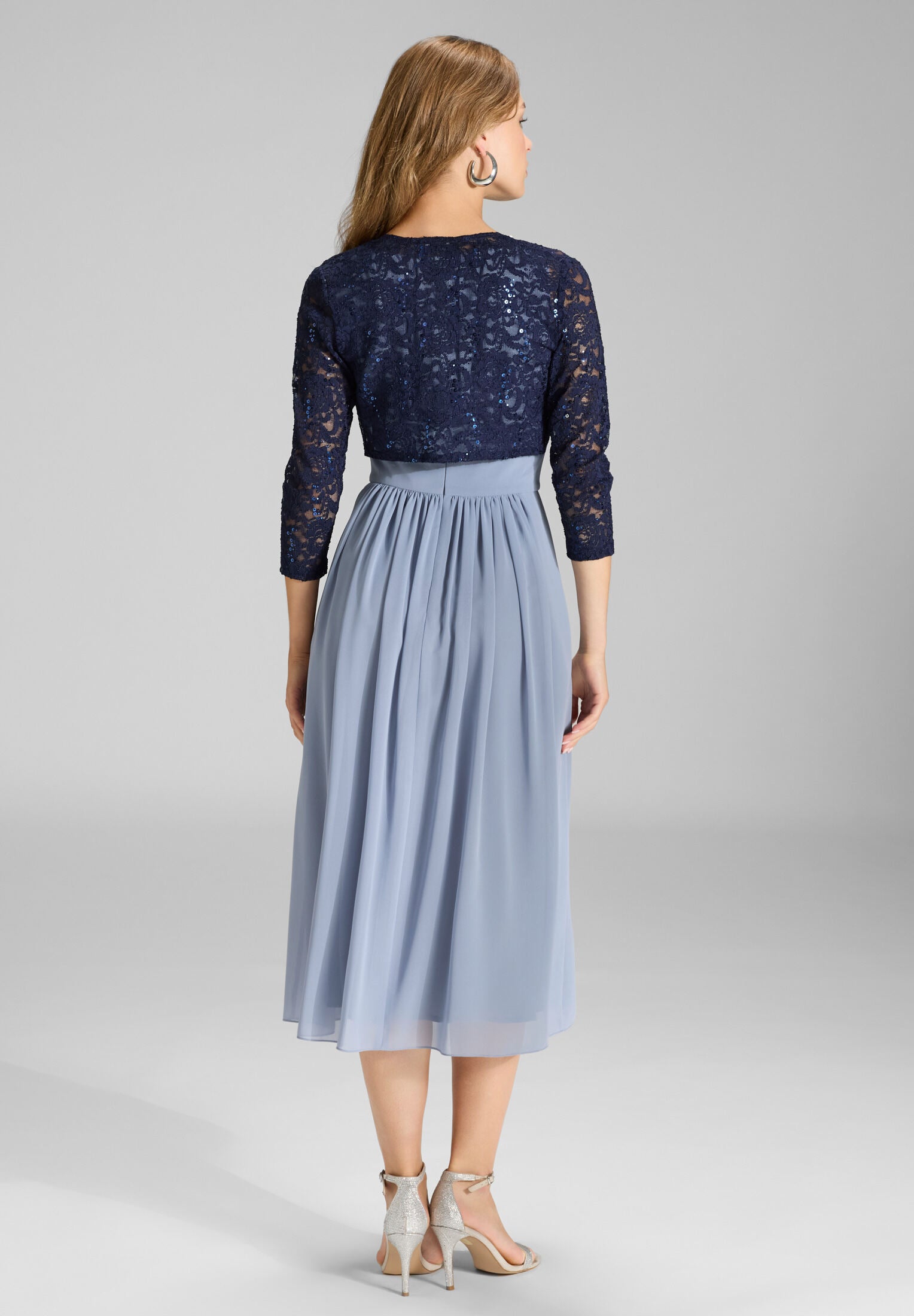 Bolero aus Spitze mit Bogenkante