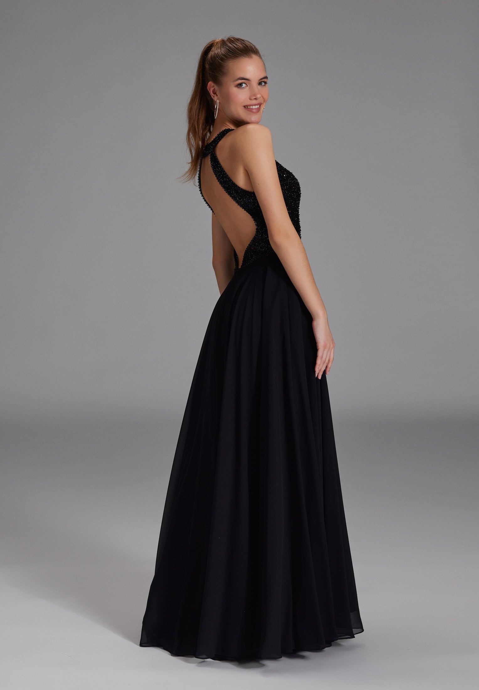 Abendkleid mit Stickerei und Cut-Out Detail