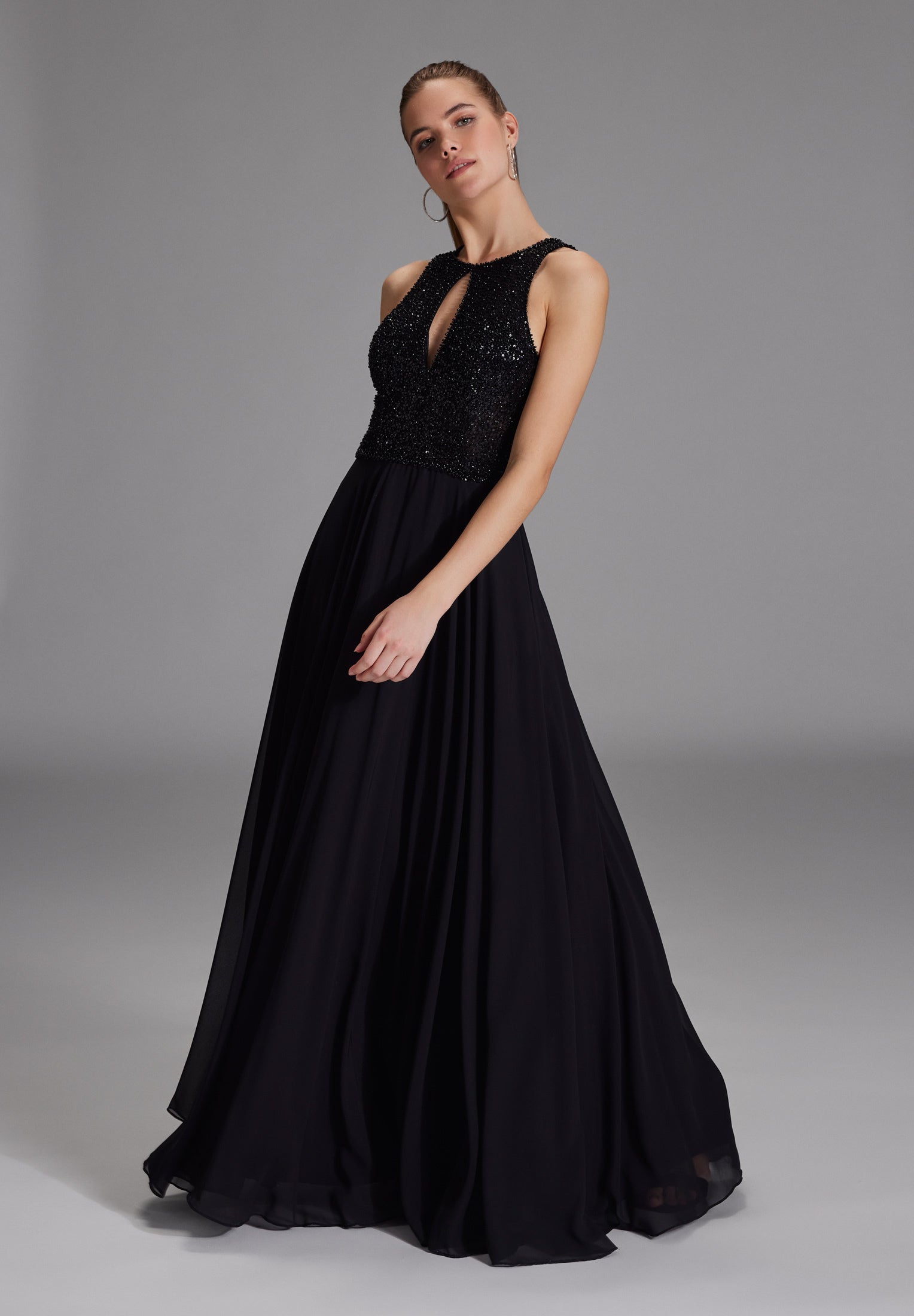 Abendkleid mit Stickerei und Cut-Out Detail