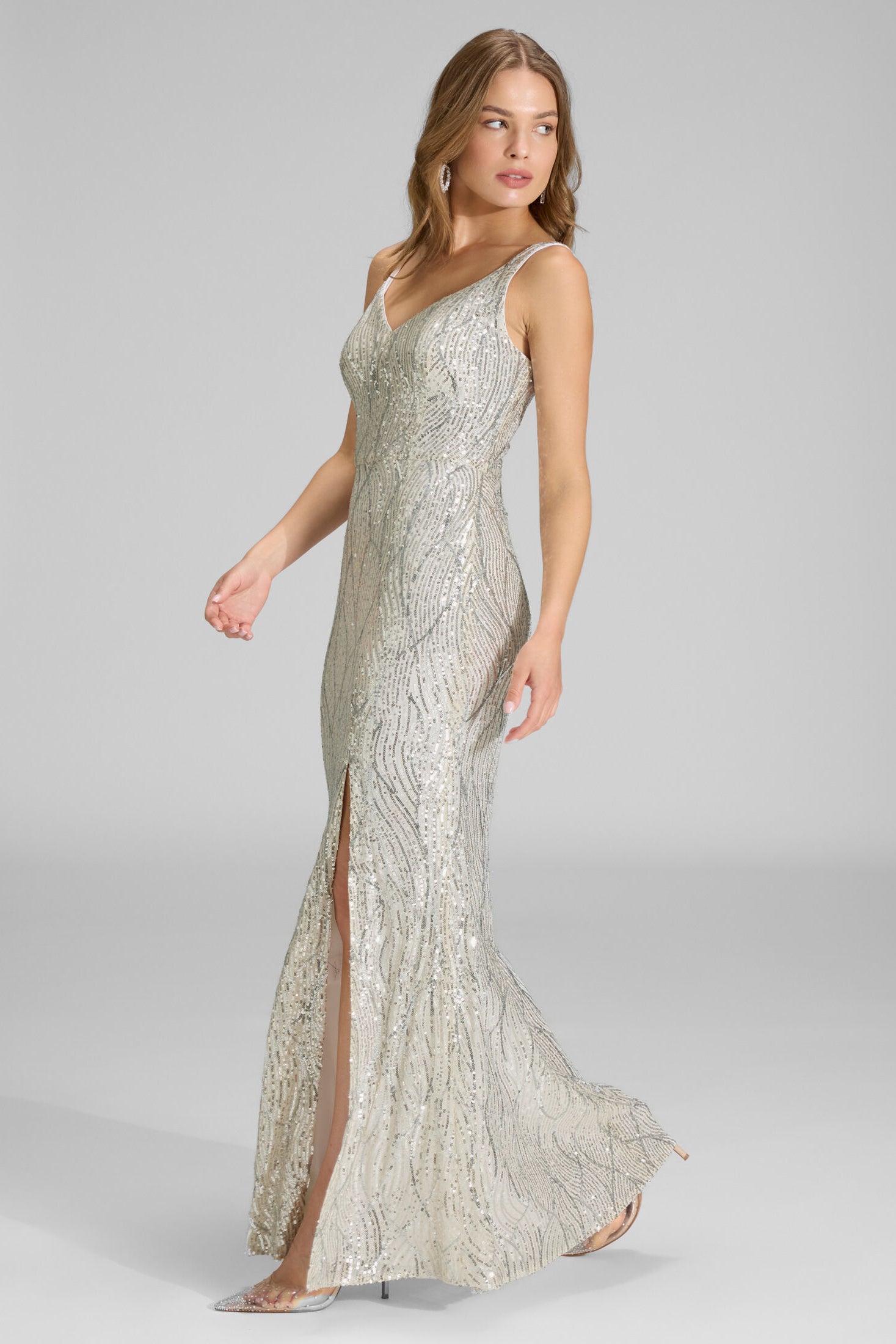 Figurbetontes Abendkleid mit Pailletten Bestickung