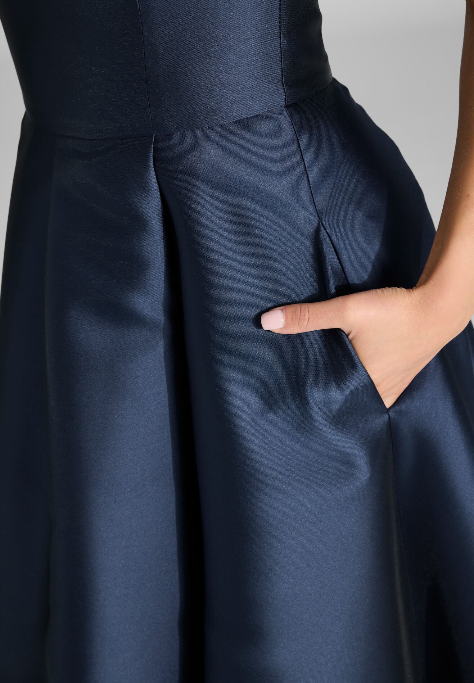 Abendkleid aus edlem Twill mit Korsage Oberteil