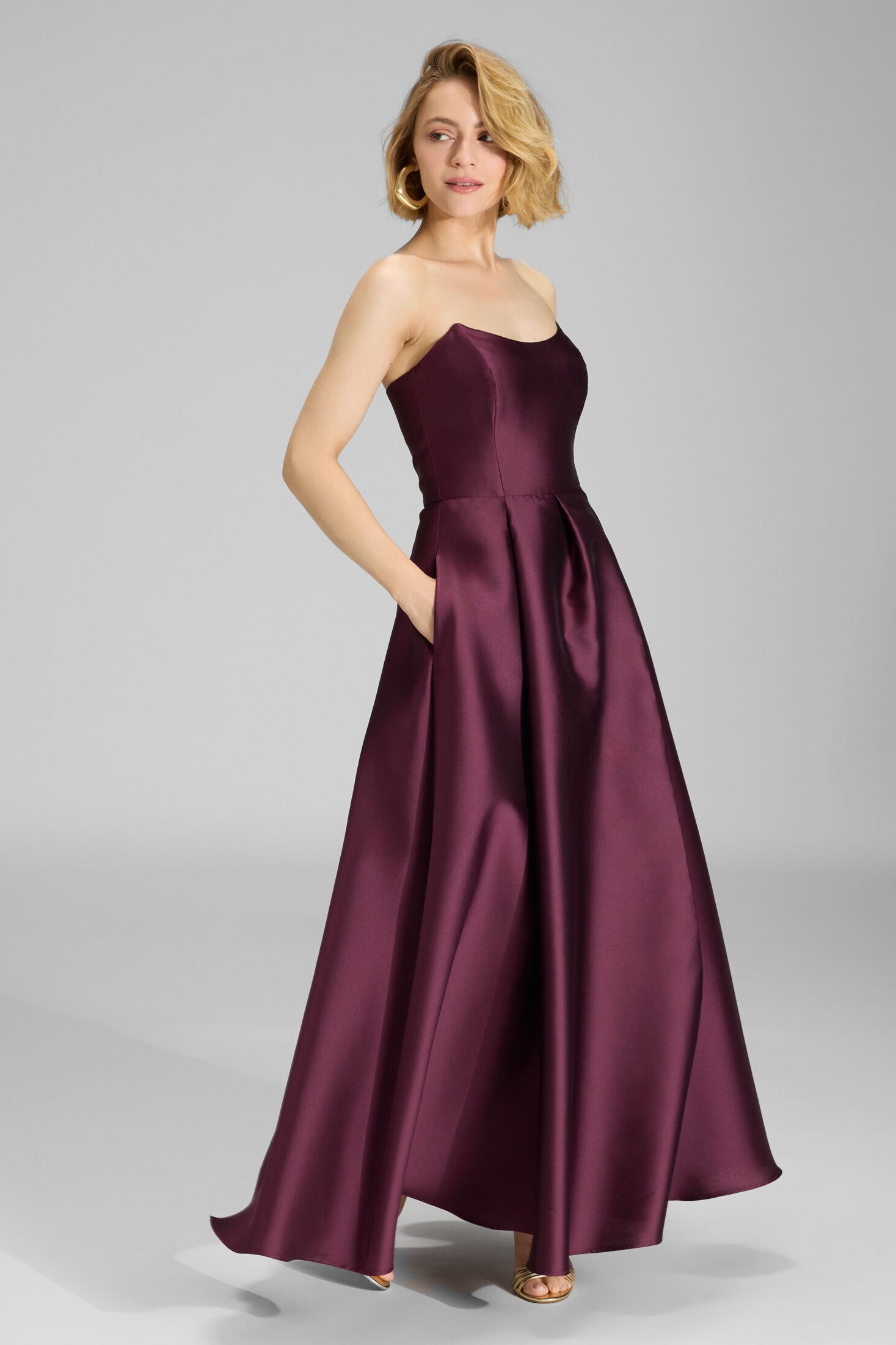 Abendkleid aus edlem Twill mit Korsage Oberteil merlot red
