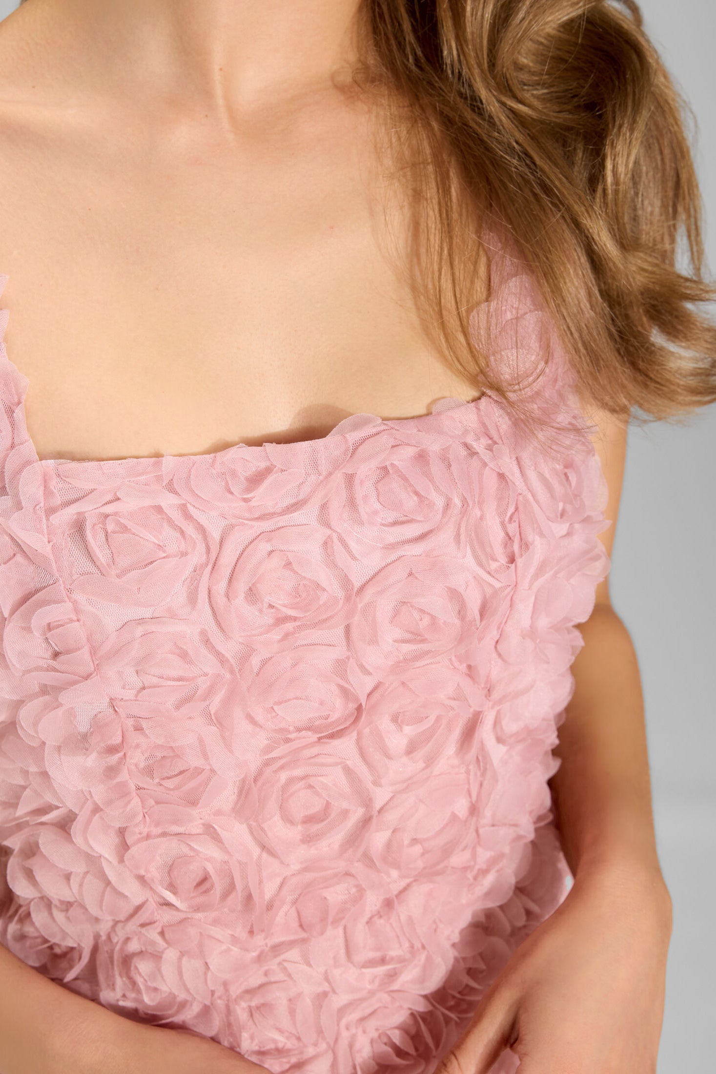 Cocktailkleid aus Blütenstoff mit Karree-Ausschnitt