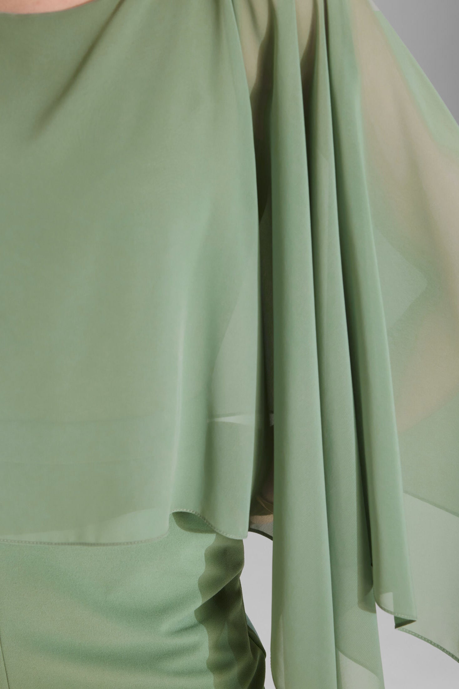 Jumpsuit mit Chiffon Cape