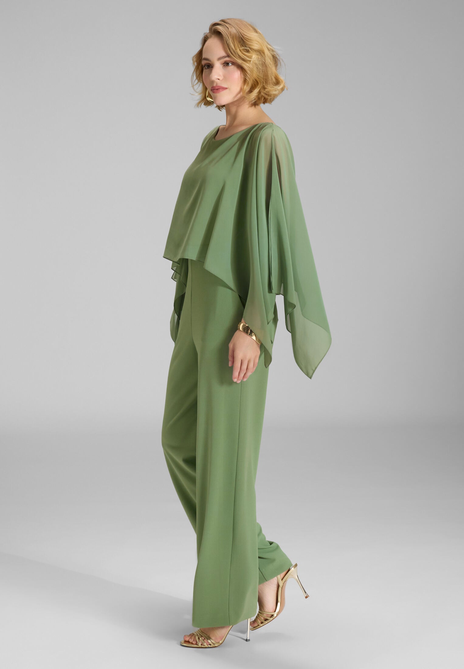 Jumpsuit mit Chiffon Cape