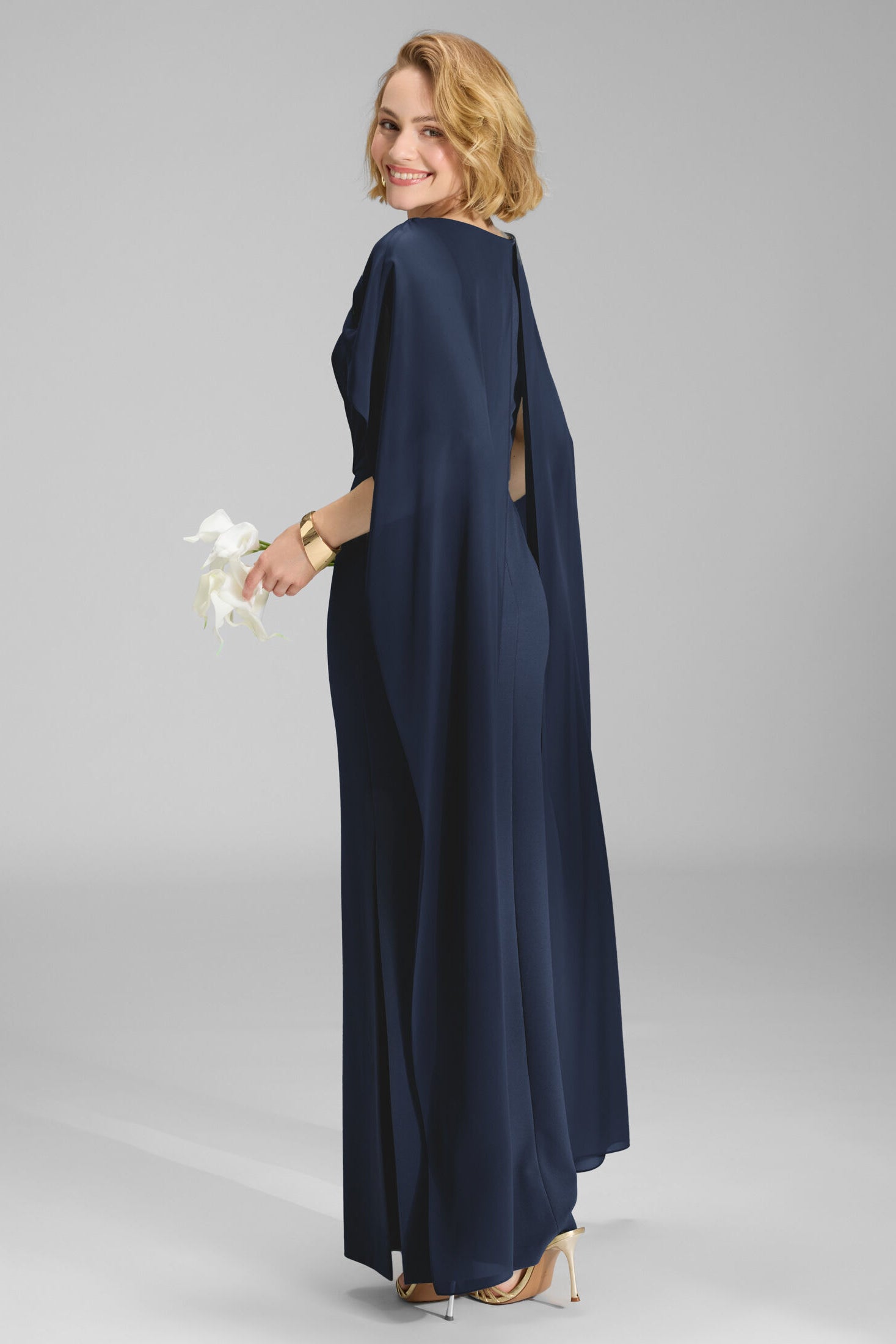 Abendkleid aus Crepe Jersey mit Chiffon Cape und Zierteil
