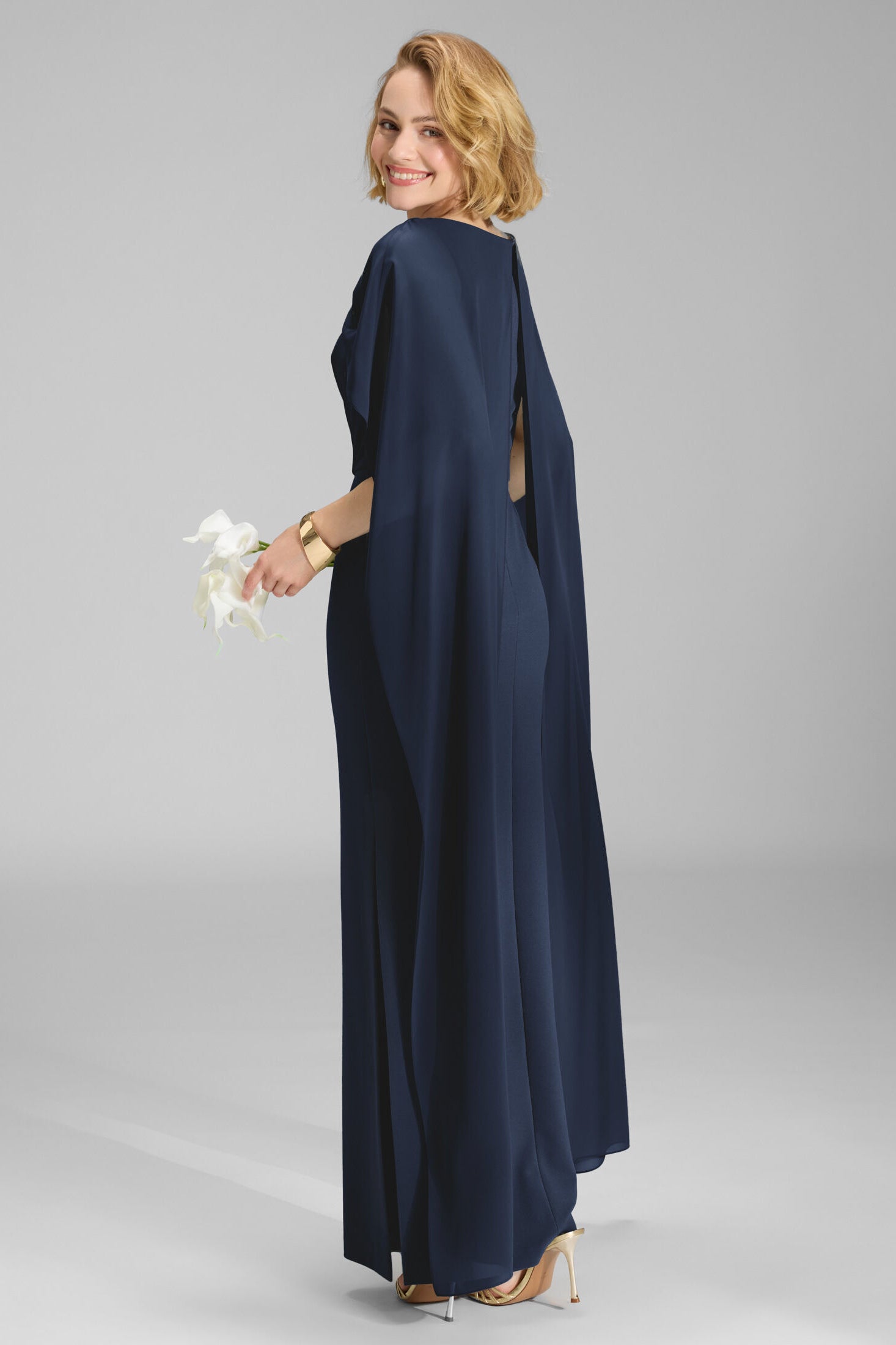 Abendkleid aus Crepe Jersey mit Chiffon Cape und Zierteil