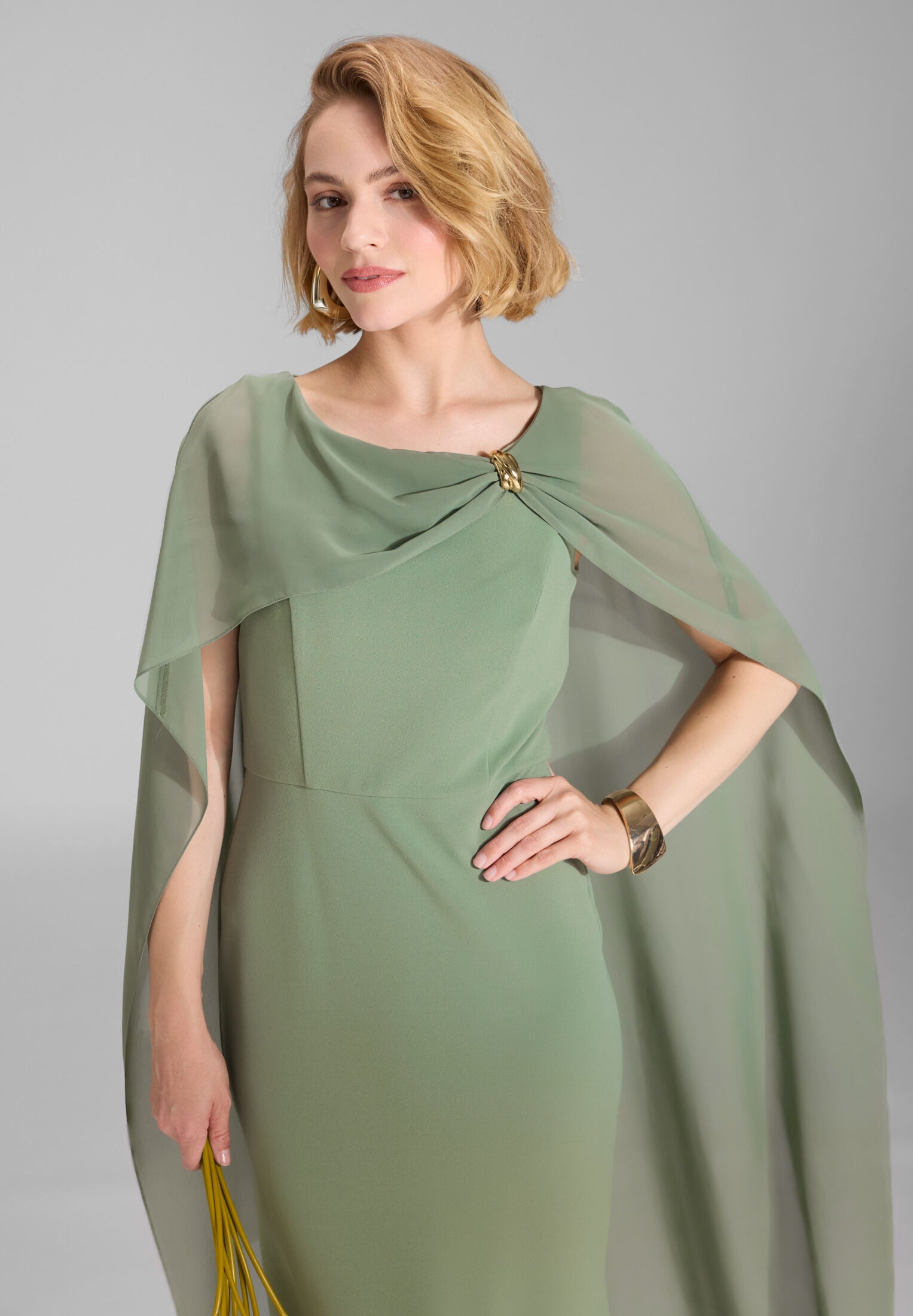 Abendkleid aus Crepe Jersey mit Chiffon Cape und Zierteil
