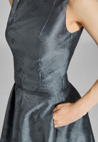 Oberteil aus floralem Jacquard mit V-Ausschnitt