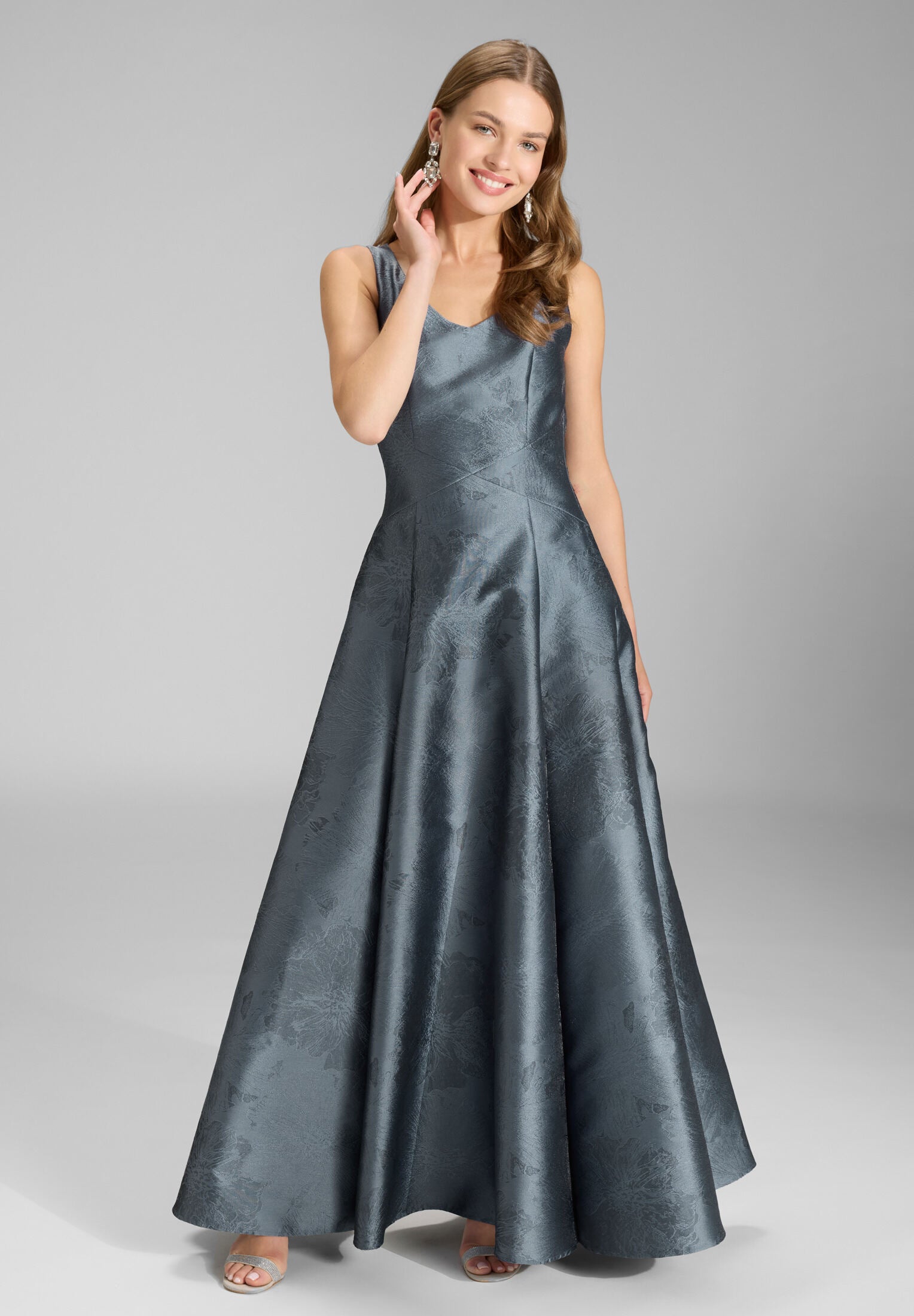 Abendkleid aus floralem Jacquard mit V-Ausschnitt ice blue