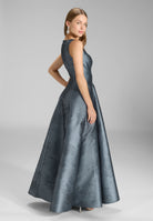 Abendkleid aus floralem Jacquard mit V-Ausschnitt